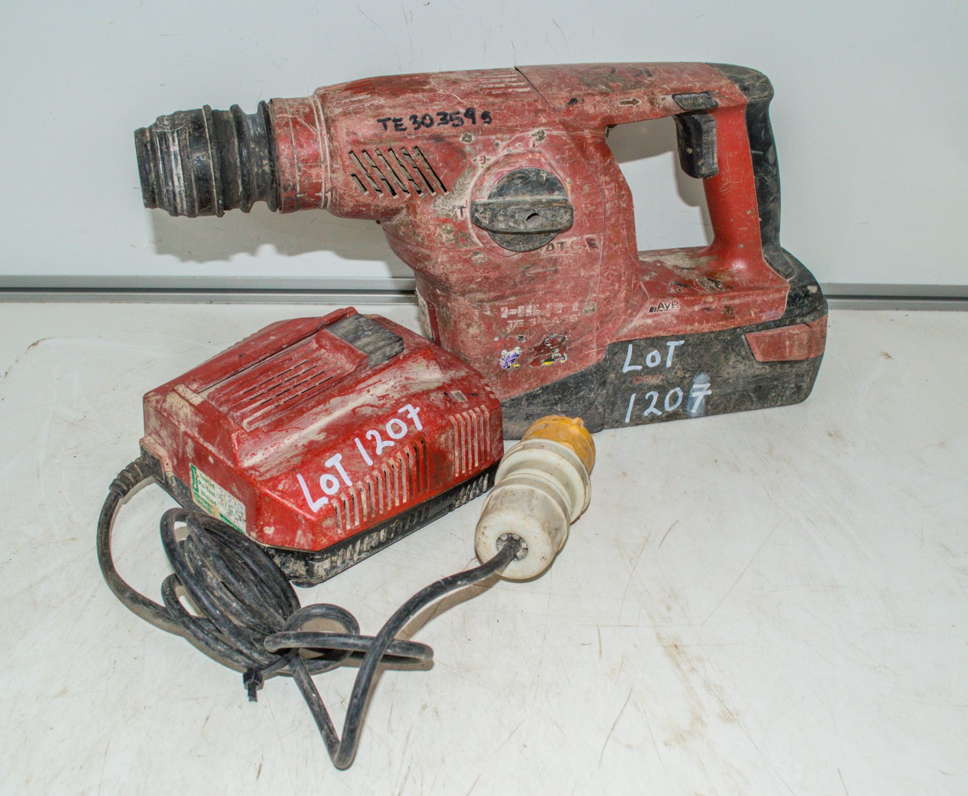 Hilti TE30-A36 36v cordless SDS rotary hammer drill c/w battery and charger TE303595
