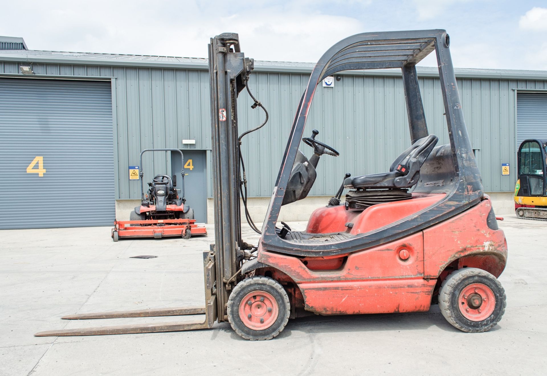 Linde H16 1.6 tonne diesel driven fork lift truck Year: 1992 S/N: 6012116 Recorded Hours: 0677 - Image 7 of 15
