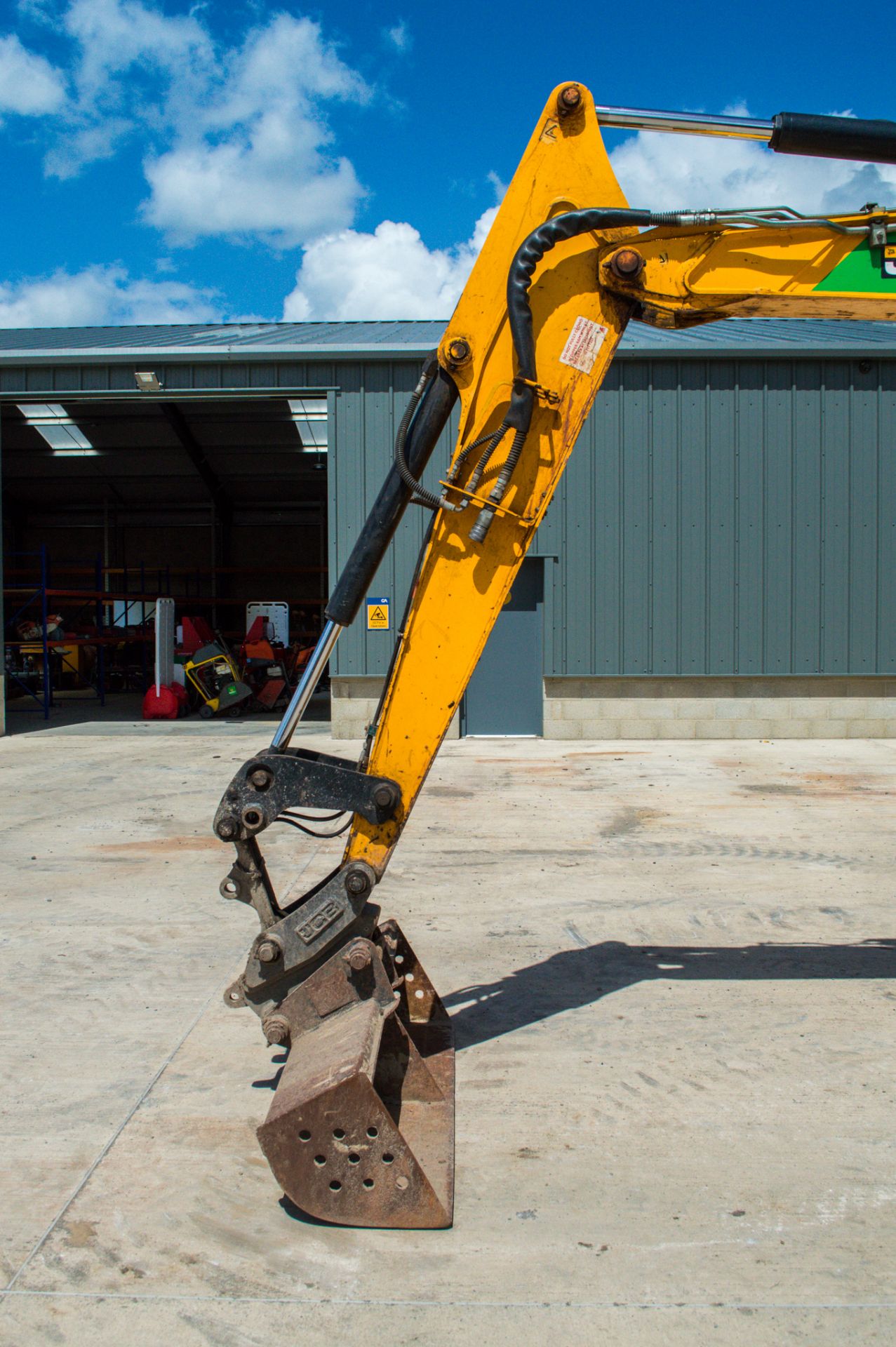 JCB 85Z-1 eco 8.5 tonne rubber tracked midi excavator Year: 2015 S/N: 2249121 Recorded Hours: 3883 - Image 10 of 20