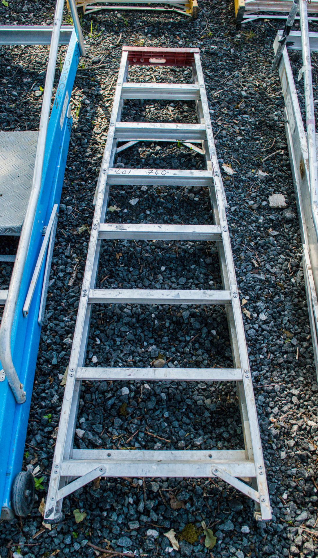 8 tread aluminium step ladder LL-1165