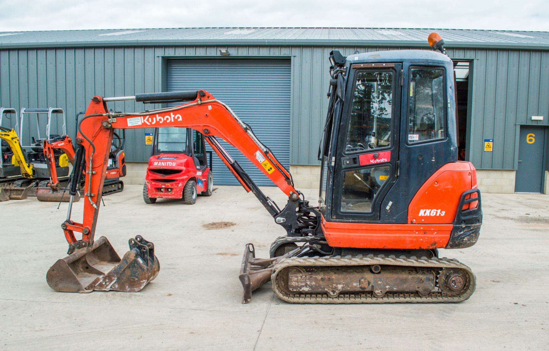 Kubota KX61-3 2.6 tonne rubber tracked excavator Year: 2014 S/N: 80681 Recorded Hours: 3772 piped, - Image 8 of 24