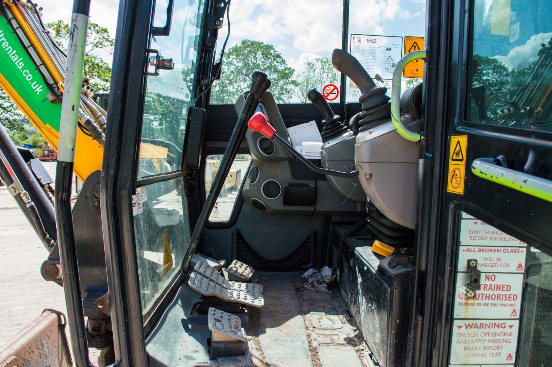 JCB 85Z-1 eco 8.5 tonne rubber tracked midi excavator Year: 2015 S/N: 2249121 Recorded Hours: 3883 - Image 17 of 20