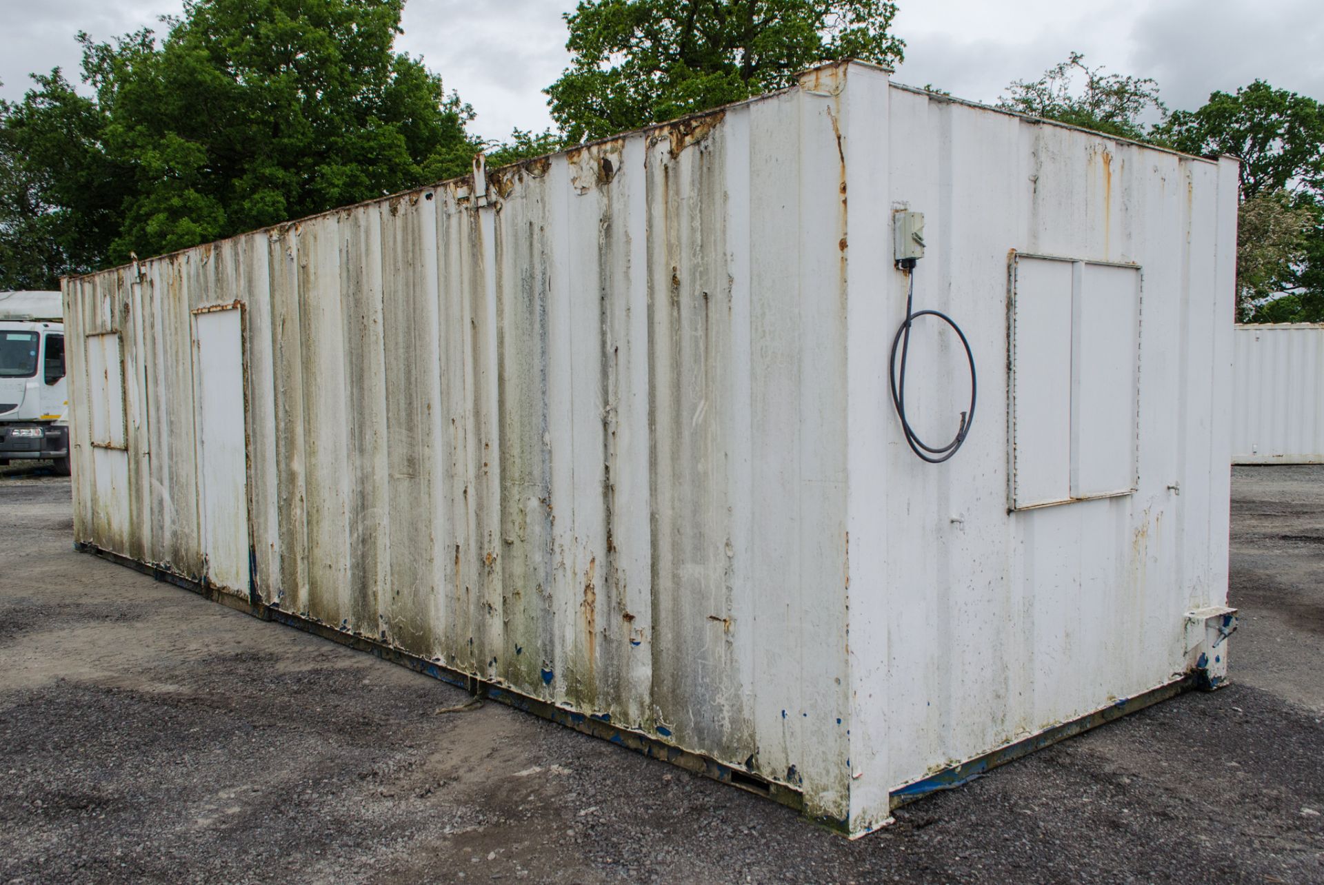 32 ft x 10 ft steel anti vandal site office unit c/w Key - Image 3 of 7