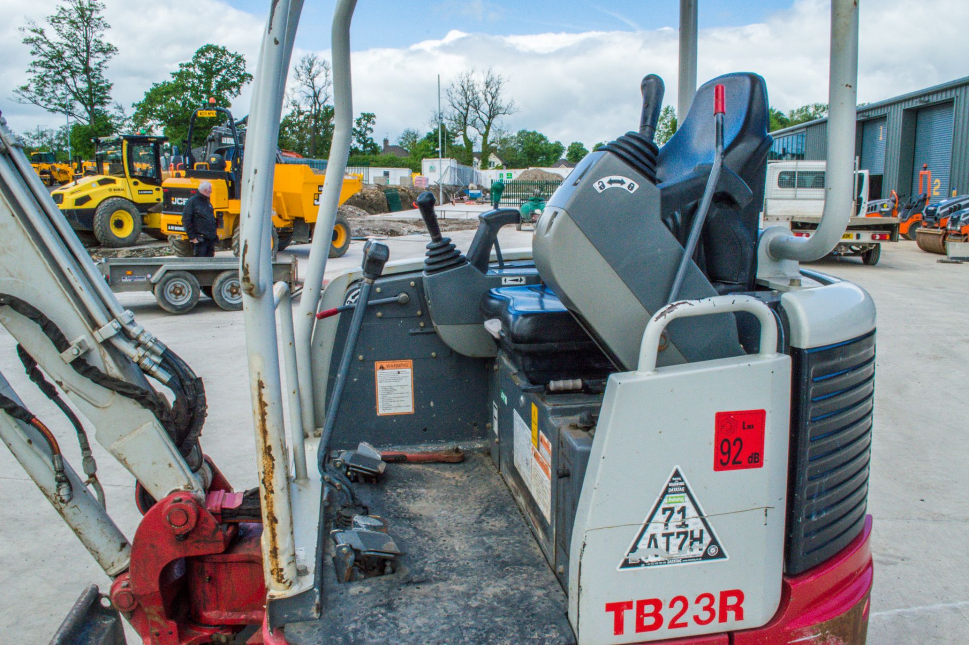 Takeuchi TB23R 2.5 tonne rubber tracked excavator Year: 2018 S/N: 123003743 Recorded Hours: 1903 - Image 23 of 26