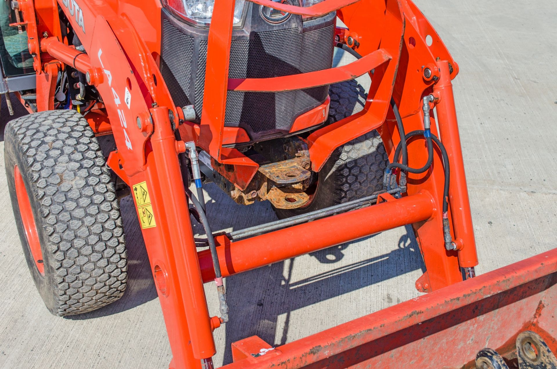 Kubota B2231 diesel driven tractor Year: 2018 S/N: 80005 Recorded Hours: 385 c/w LA424 loader, Lewis - Image 14 of 30