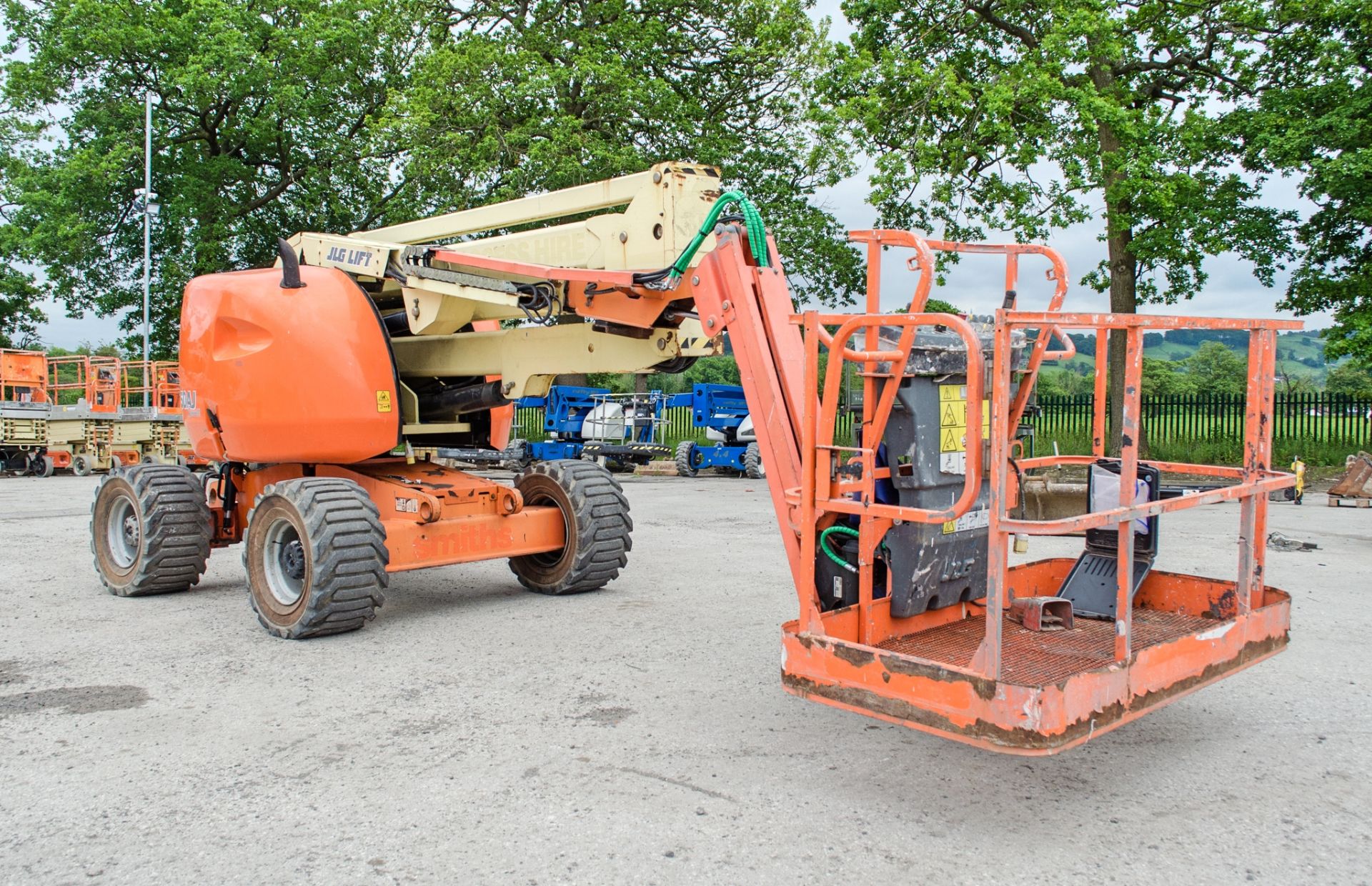 JLG 450 AJ diesel articulated boom access platform Year: 2007 S/N: 1300002963 Recorded Hours: 3467 - Image 2 of 16
