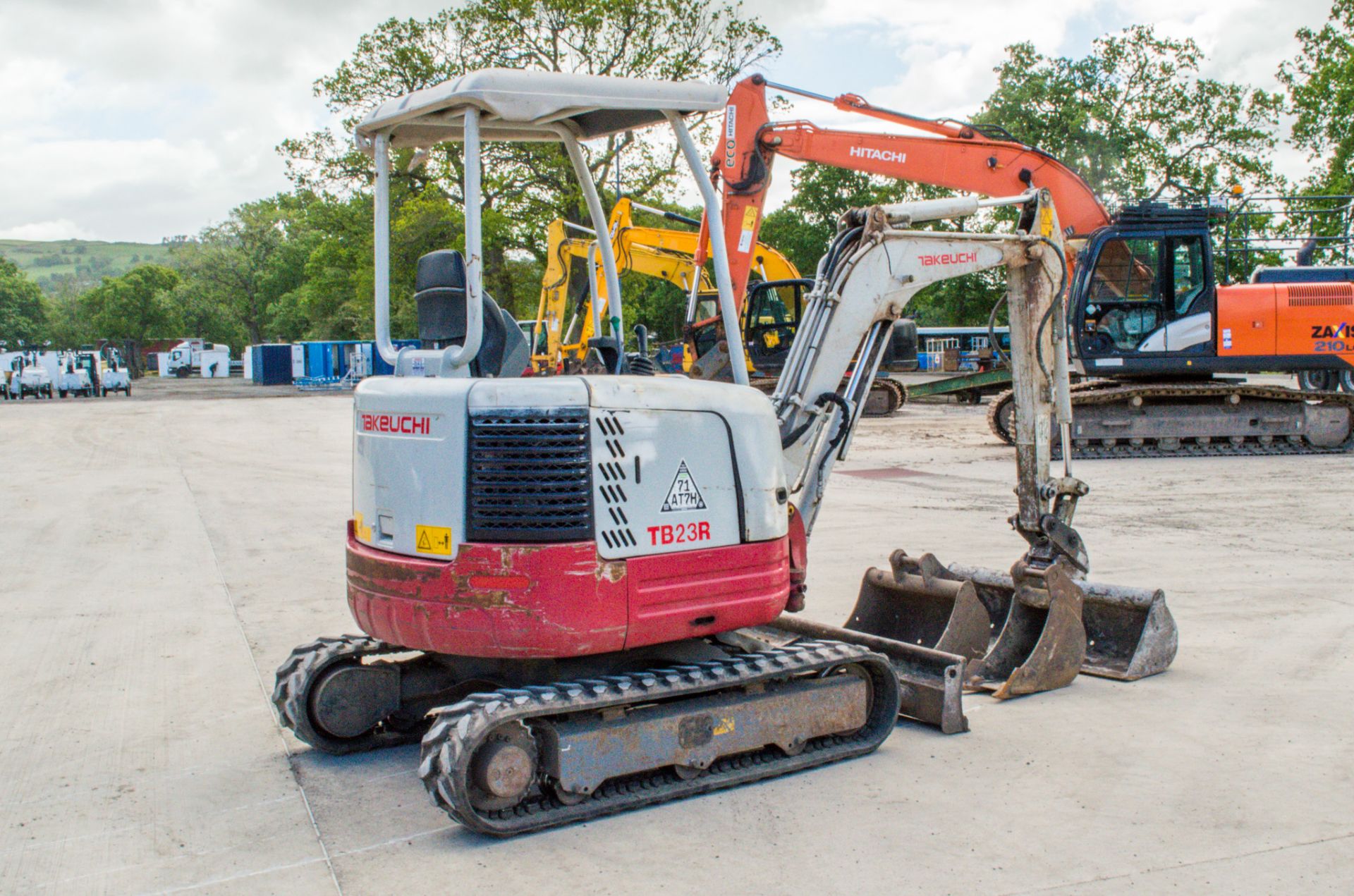 Takeuchi TB23R 2.5 tonne rubber tracked excavator Year: 2018 S/N: 123003743 Recorded Hours: 1903 - Image 3 of 26