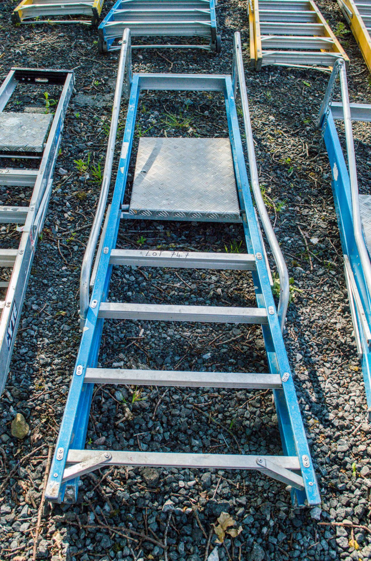 4 tread glass fibre framed step ladder 1702