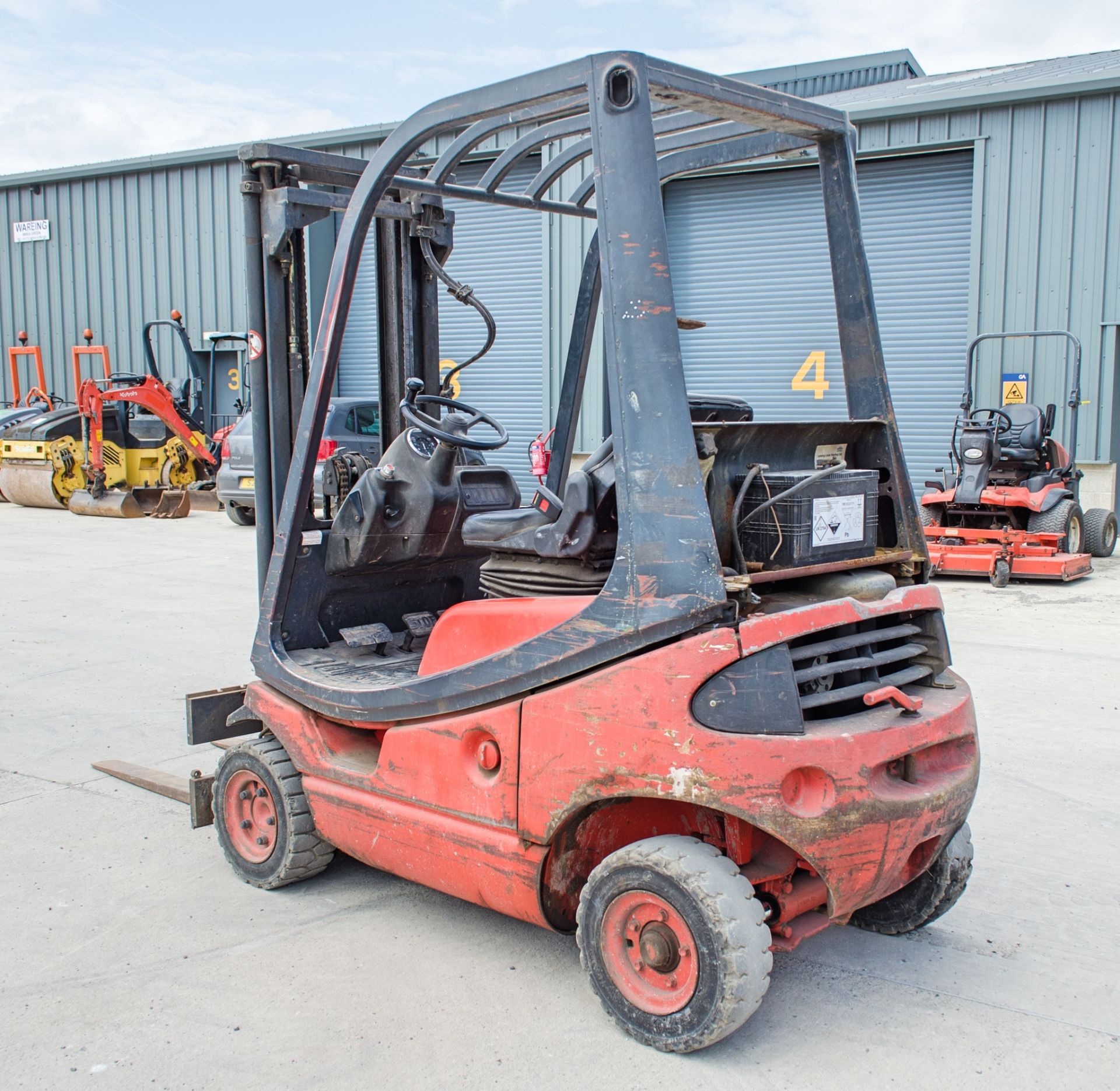 Linde H16 1.6 tonne diesel driven fork lift truck Year: 1992 S/N: 6012116 Recorded Hours: 0677 - Image 4 of 15