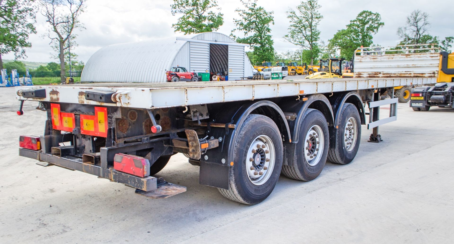 Kassbohrer 11 metre tri axle flat bed trailer Date of Registration: 01/05/2008 S/N: HO5600016987 - Image 3 of 16