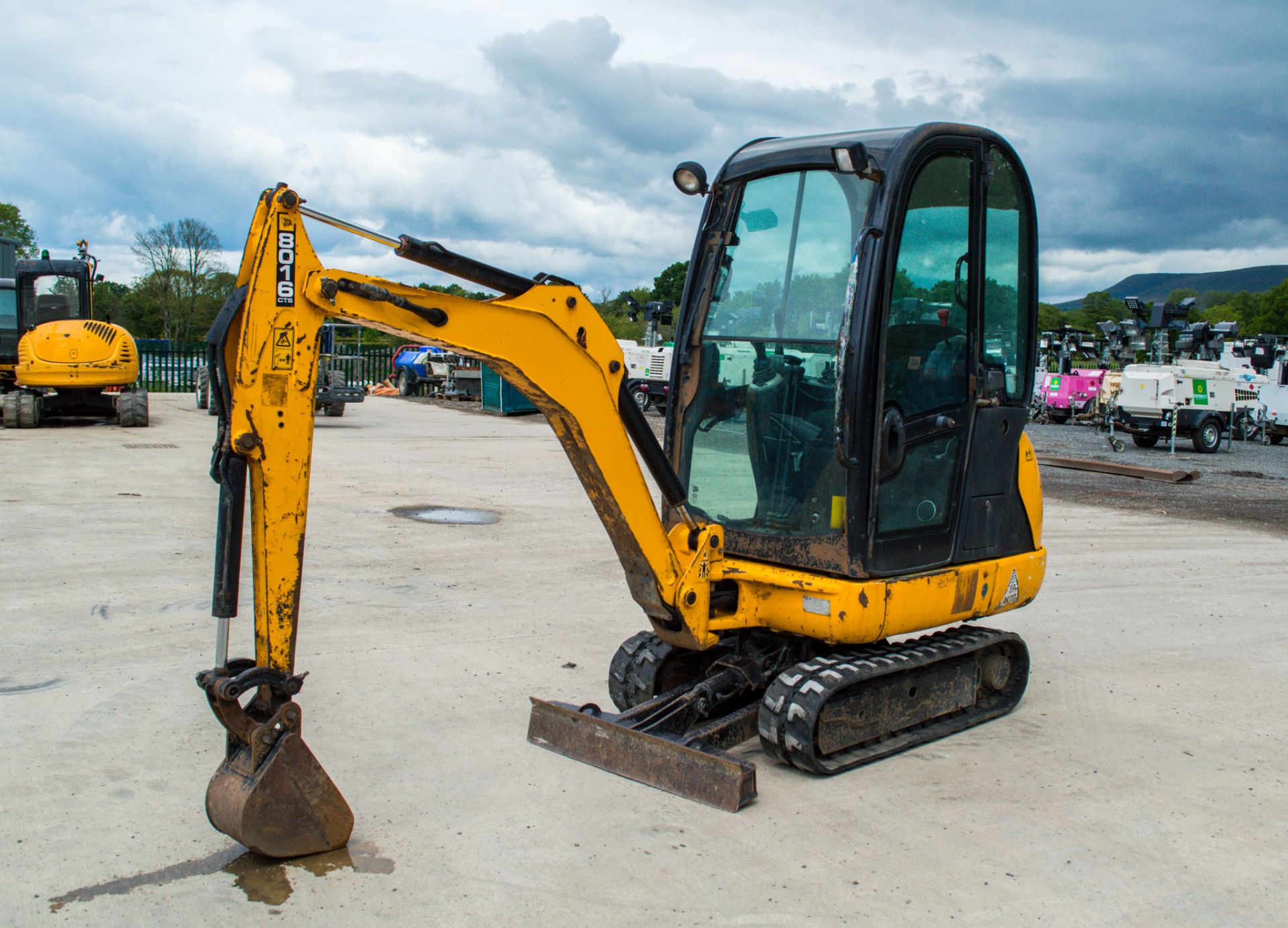 JCB 8016 CTS 1.6 tonne rubber tracked mini excavator Year: 2014 S/N: 2071647 Recorded Hours: 2714