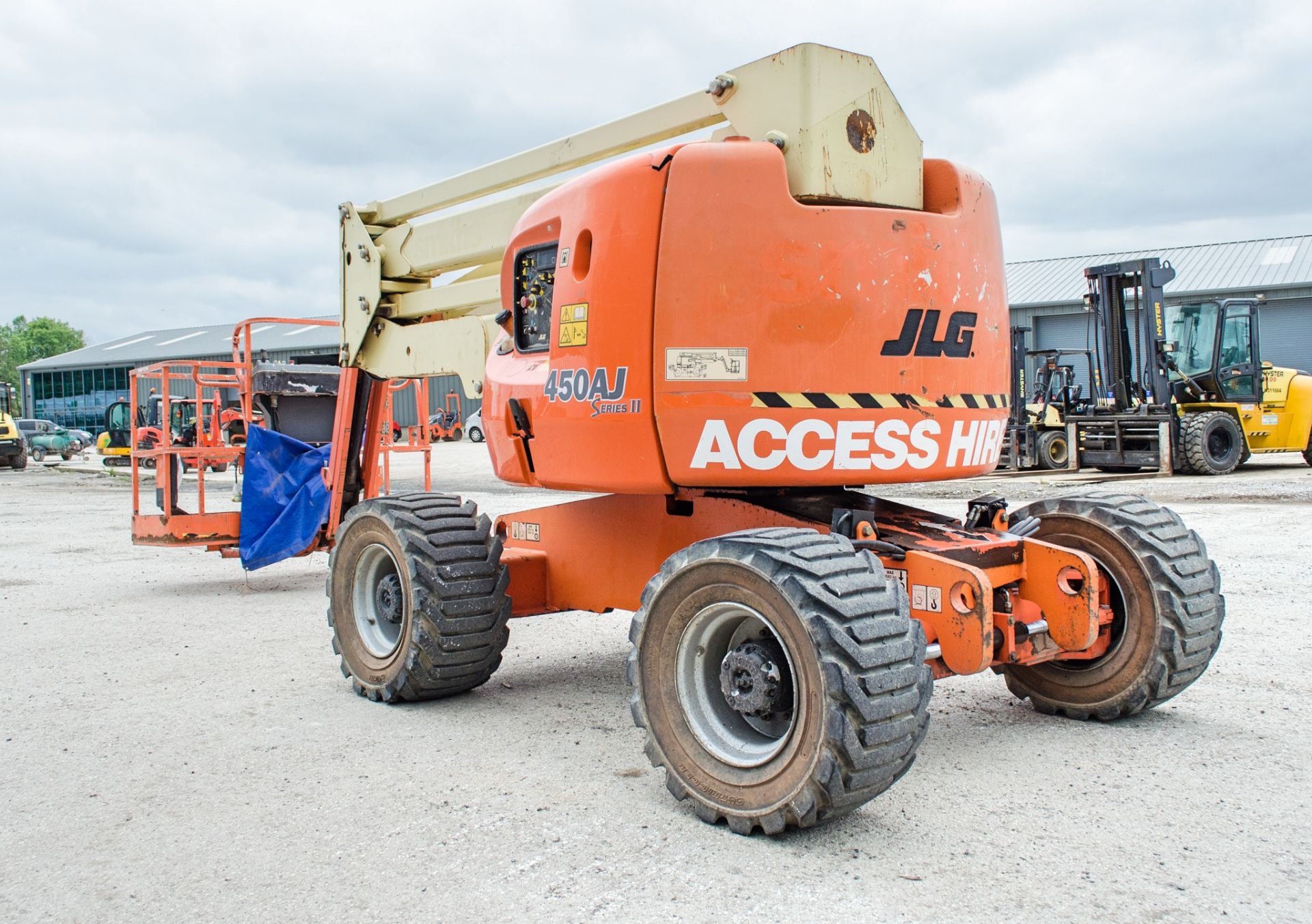 JLG 450 AJ diesel articulated boom access platform Year: 2007 S/N: 1300002963 Recorded Hours: 3467 - Image 4 of 16