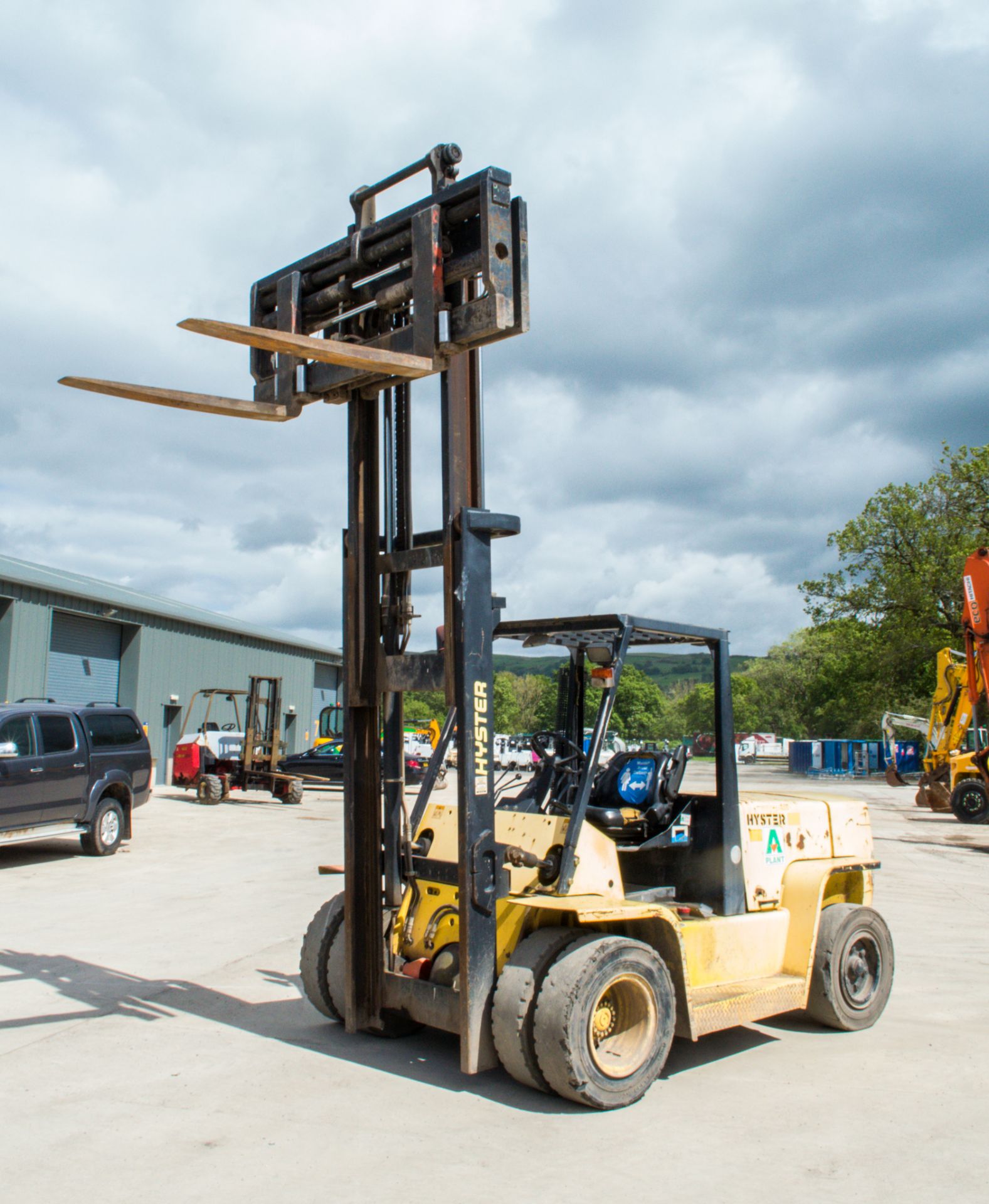 Hyster 7.0 7 tonne diesel driven fork lift truck Year: 2005 S/N:  Recorded Hours: 4370 Side - Image 15 of 18