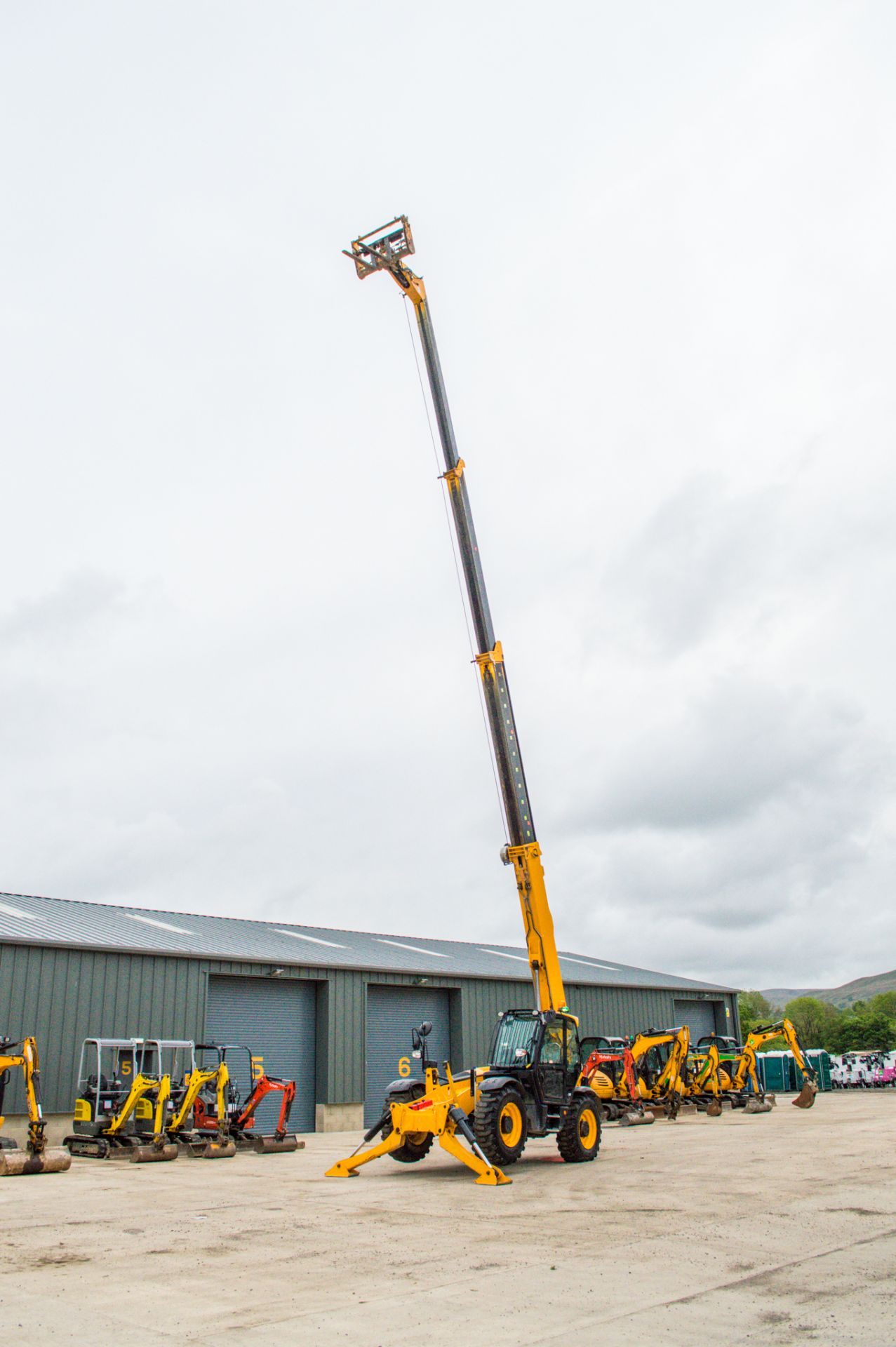 JCB 540-180 Hi-Viz 18 metre telescopic handler  Year: 2017 S/N: 2567515 Recorded Hours: 4573 c/w - Image 16 of 27