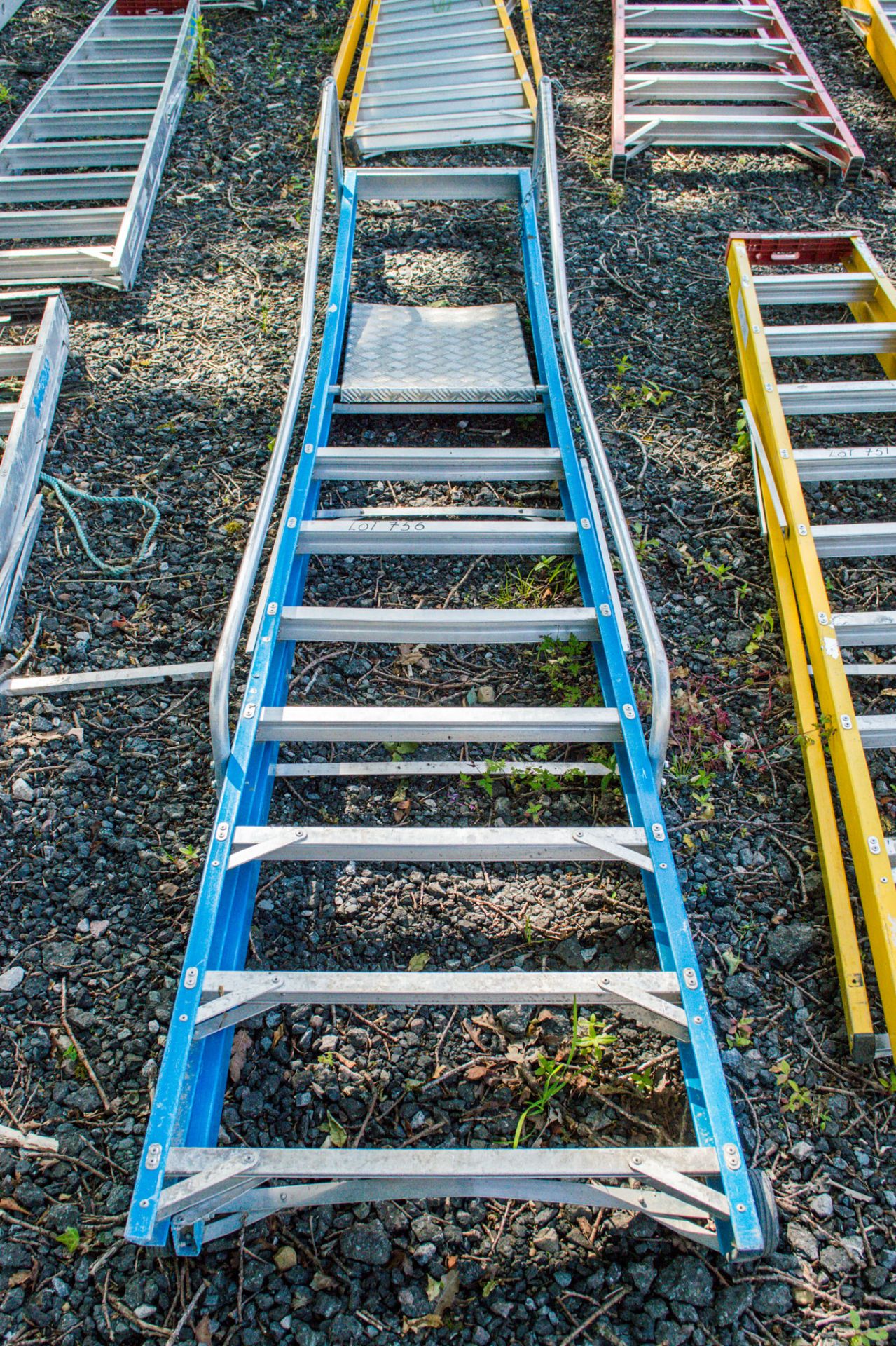 8 tread glass fibre framed step ladder 1803-0297