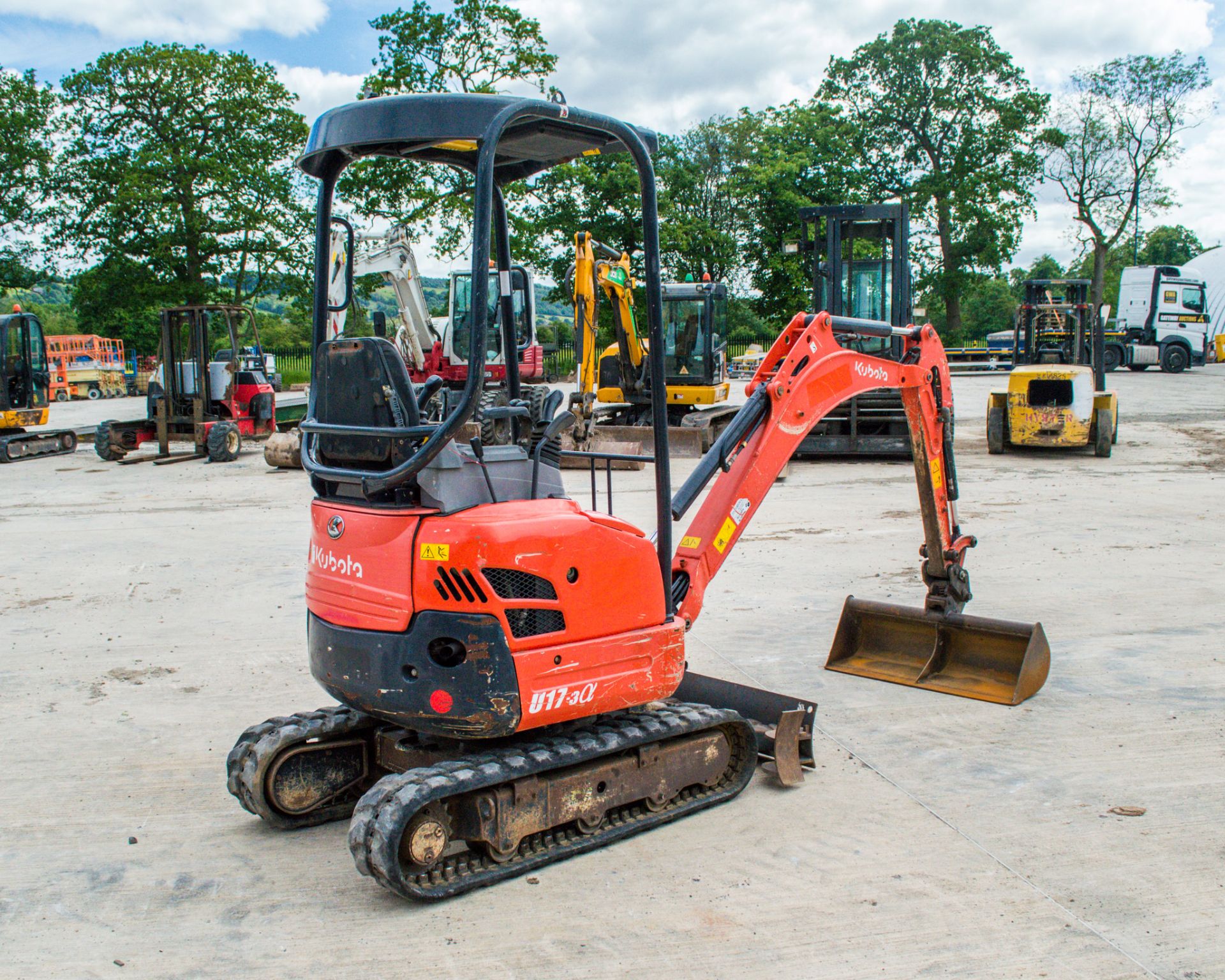 Kubota U17-3a 1.6 tonne rubber tracked mini excavator  Year: 2014 S/N: 21778 Recorded Hours: 2898 - Image 3 of 25