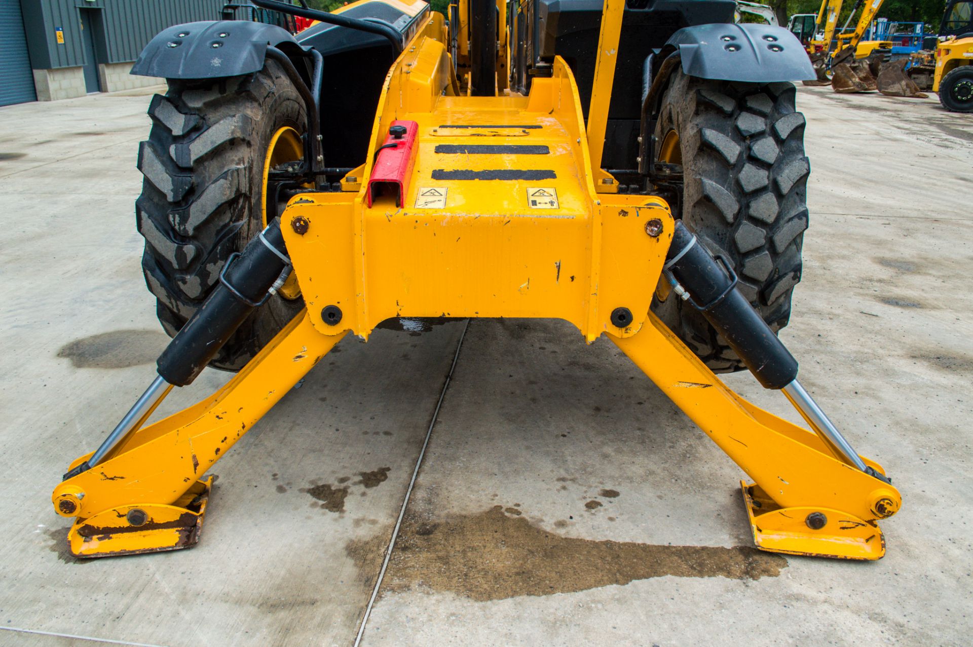 JCB 540-140 Hi-Viz 14 metre telescopic handler  Year: 2017 S/N: 2570141 Recorded Hours: 706 c/w sway - Image 18 of 27