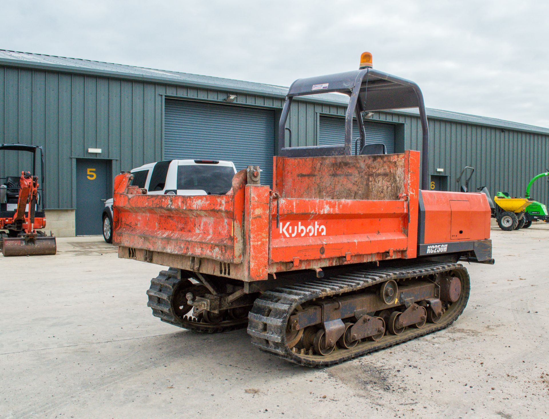 Kubota KC250H 2.5 tonne rubber tracked straight skip dumper Year: 2009 S/N: 10025 Recorded Hours: