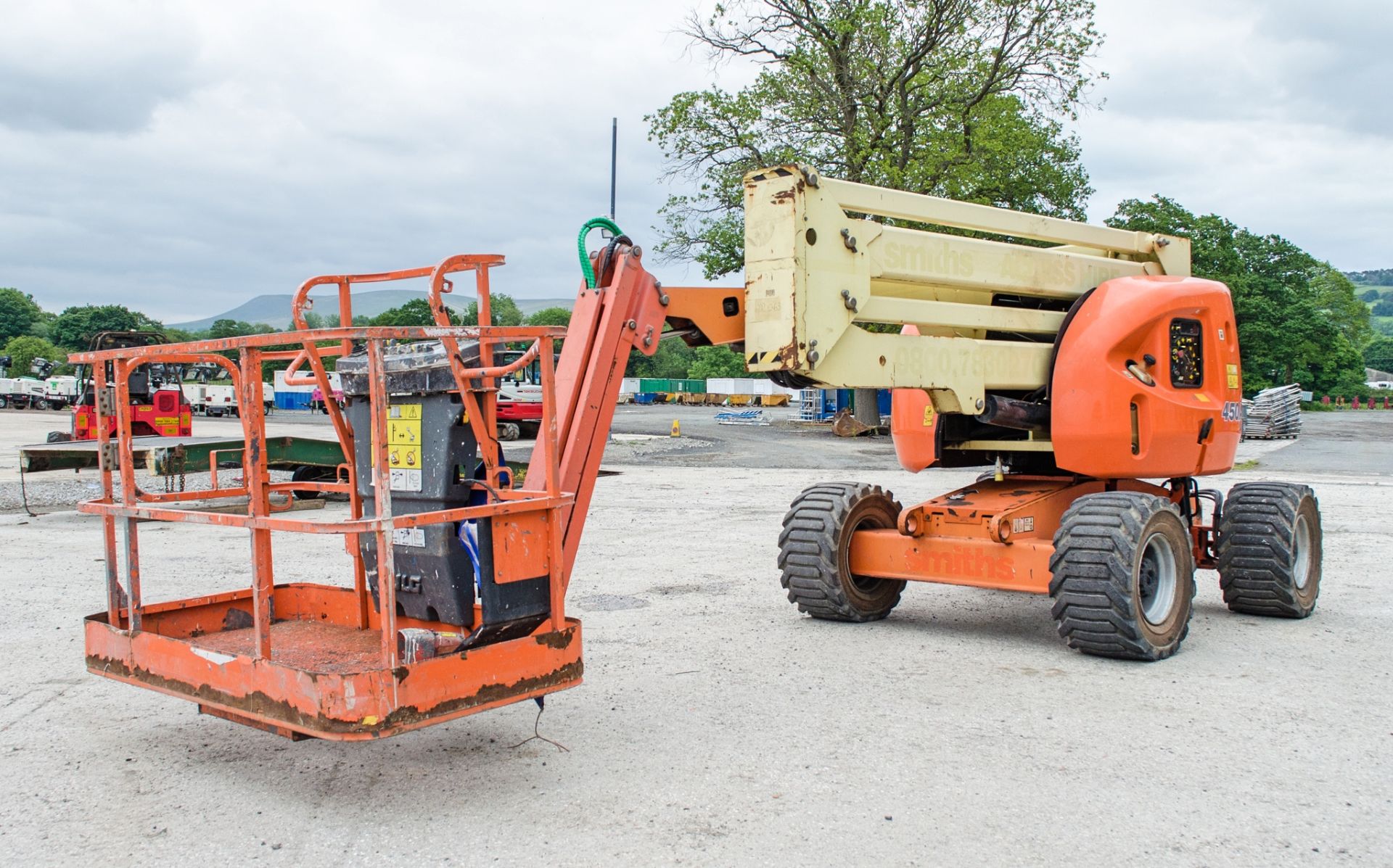 JLG 450 AJ diesel articulated boom access platform Year: 2007 S/N: 1300002963 Recorded Hours: 3467