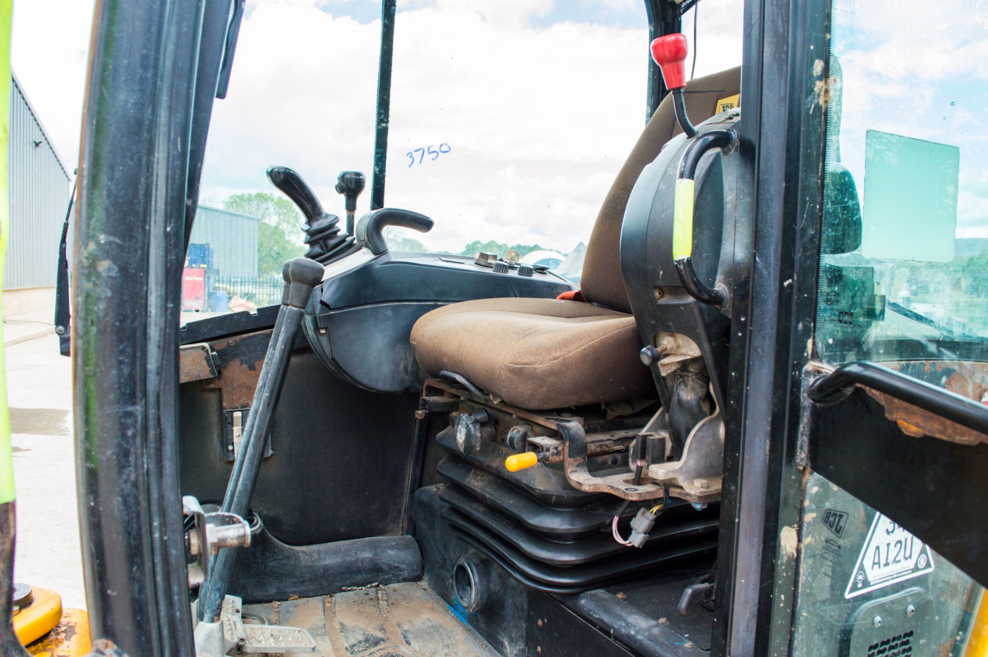 JCB 8055 RTS 5.5 tonne rubber tracked midi excavator Year: 2013 S/N: 2060573 Recorded Hours: 3857 - Image 20 of 25