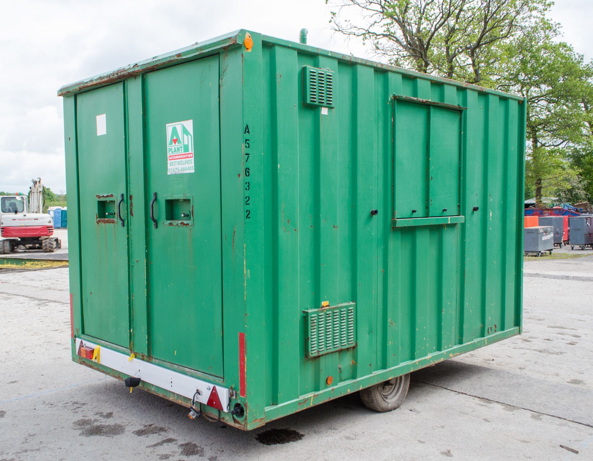 Groundhog 12 ft x 8 ft mobile welfare site unit Comprising of: canteen area, toilet & generator room - Image 3 of 9