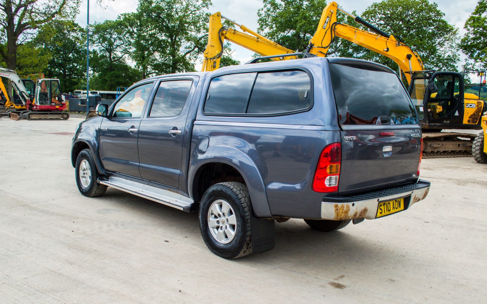 Toyota Hilux 2.5 D-4D 144 HL3 4wd manual double cab pick up Reg No: ST10 AOW Date of Registration: - Image 4 of 25