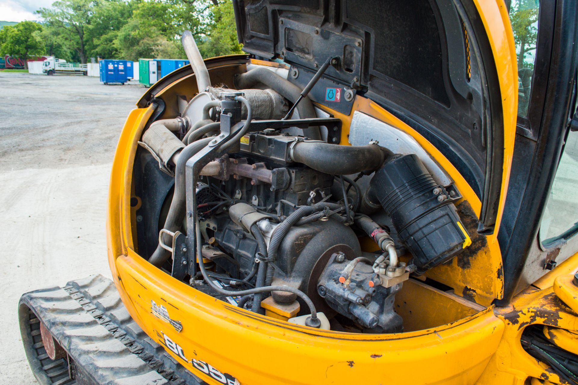 JCB 8055 RTS 5.5 tonne rubber tracked midi excavator Year: 2013 S/N: 2060573 Recorded Hours: 3857 - Image 17 of 25