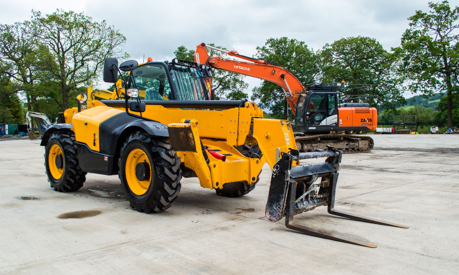 JCB 540-140 Hi-Viz 14 metre telescopic handler  Year: 2017 S/N: 2570141 Recorded Hours: 706 c/w sway - Image 2 of 27