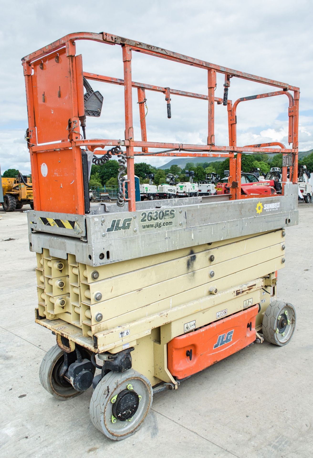 JLG 2630 ES battery electric scissor lift Year: 2014 S/N: 16932 Recorded Hours: 343 A636989 - Image 4 of 10