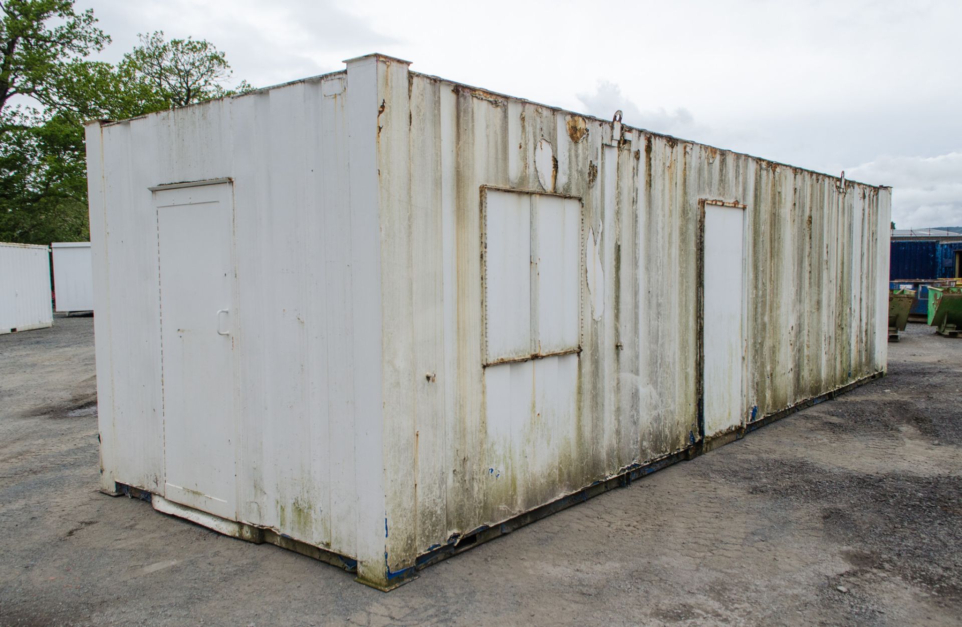 32 ft x 10 ft steel anti vandal site office unit c/w Key - Image 4 of 7