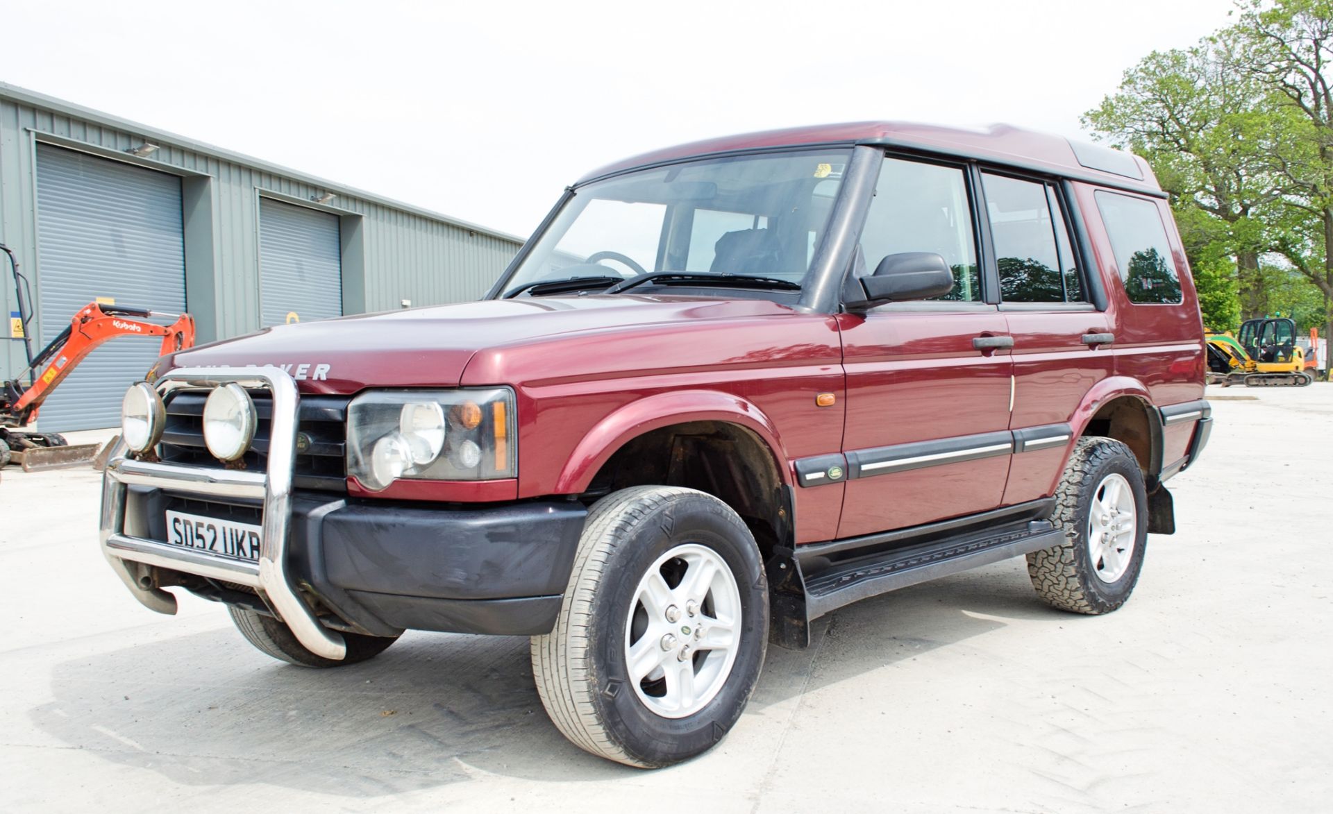 Land Rover Discovery TD5 2.5 manual 5 door estate car Registration Number: SD52 UKB Date of