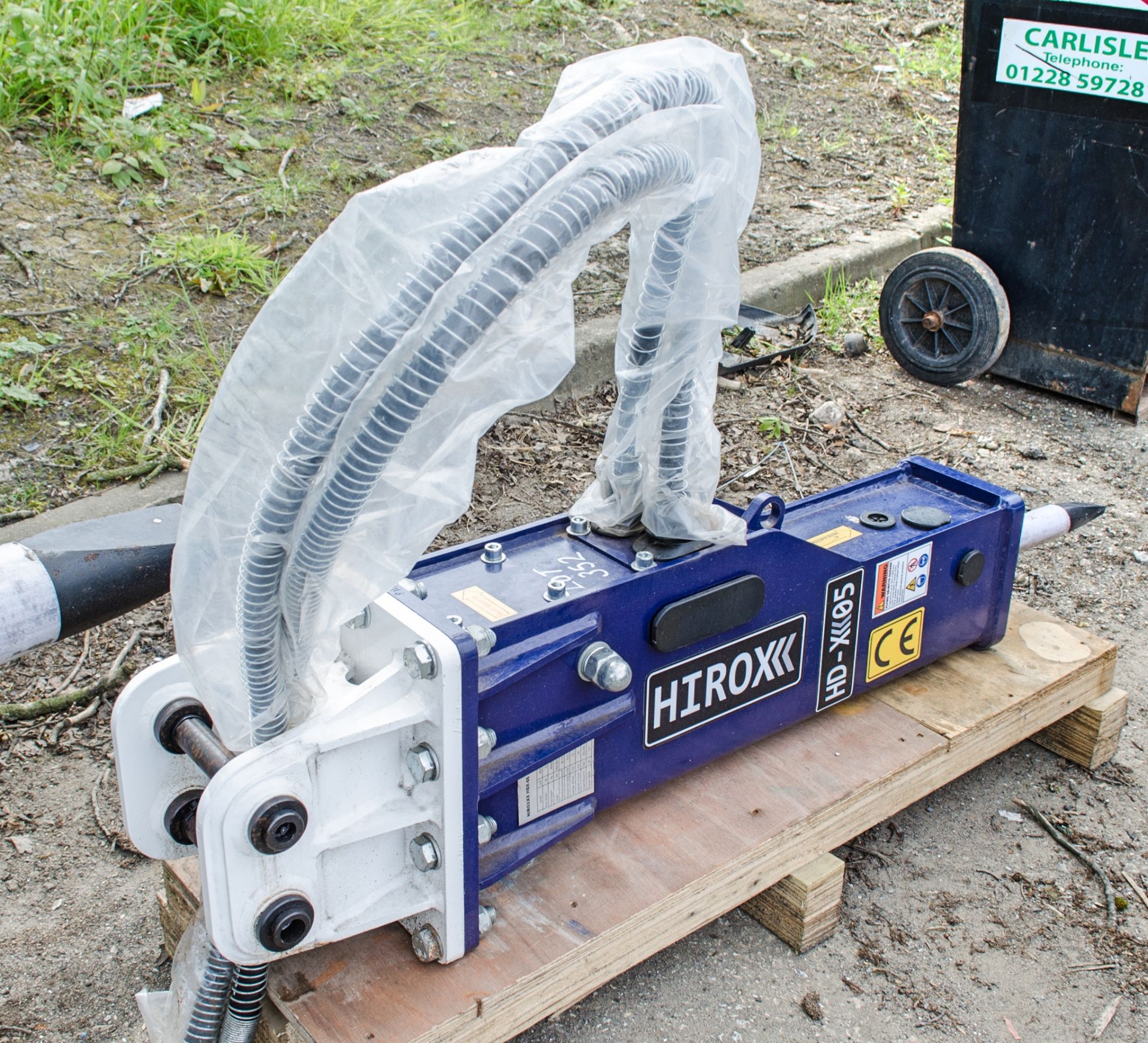 Hirox HDX05 hydraulic breaker to suit 0.5 to 1.5 tonne machine New & Unused - Image 2 of 4
