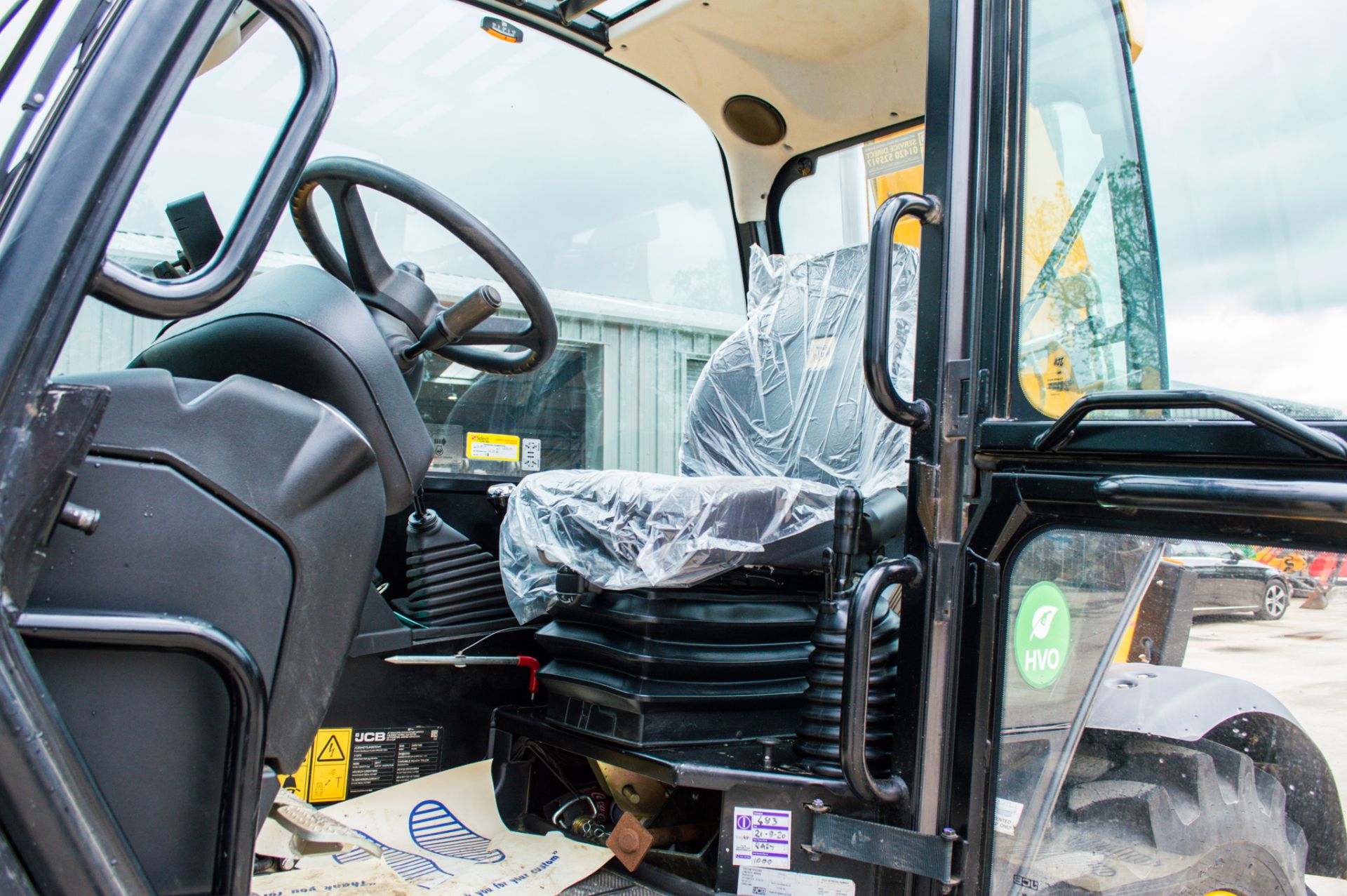 JCB 540-140 Hi-Viz 14 metre telescopic handler  Year: 2017 S/N: 2570141 Recorded Hours: 706 c/w sway - Image 22 of 27