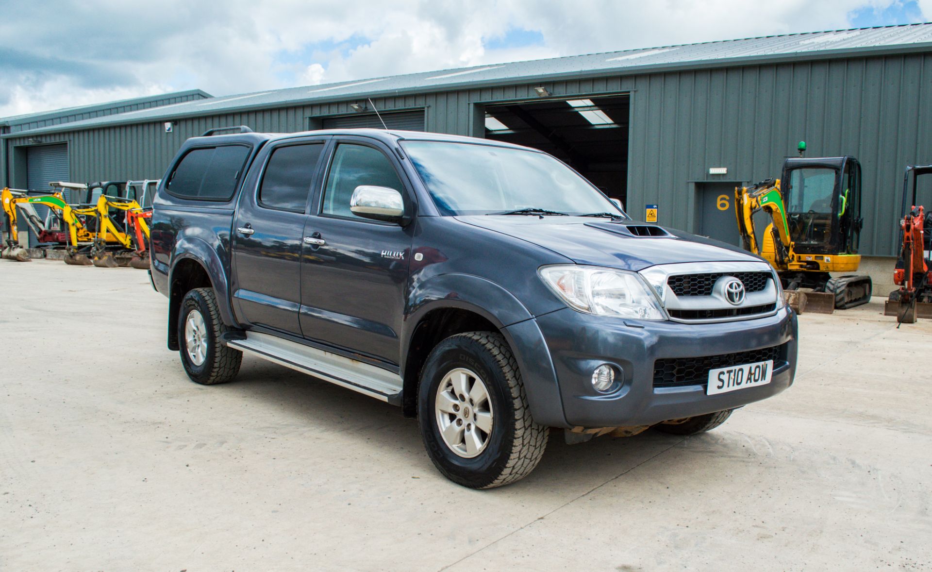 Toyota Hilux 2.5 D-4D 144 HL3 4wd manual double cab pick up Reg No: ST10 AOW Date of Registration: - Image 2 of 25