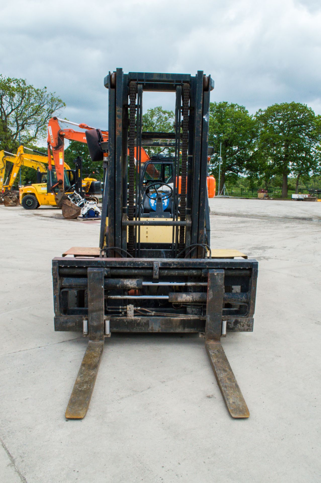 Hyster 7.0 7 tonne diesel driven fork lift truck Year: 2005 S/N:  Recorded Hours: 4370 Side - Image 5 of 18