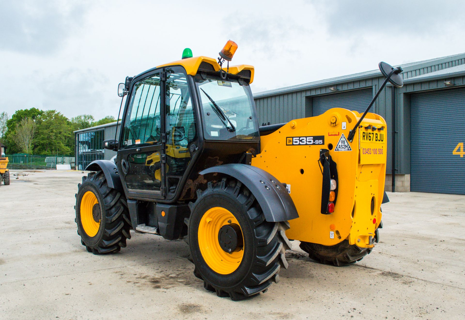 JCB 535-95 9.5 metre telescopic handler Year: 2018 S/N: 2568587 Recorded Hours: 2886 c/w air - Image 4 of 27