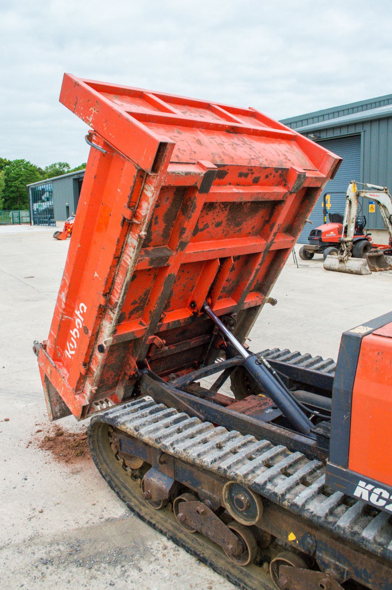 Kubota KC250H 2.5 tonne rubber tracked straight skip dumper Year: 2009 S/N: 10025 Recorded Hours: - Image 14 of 20