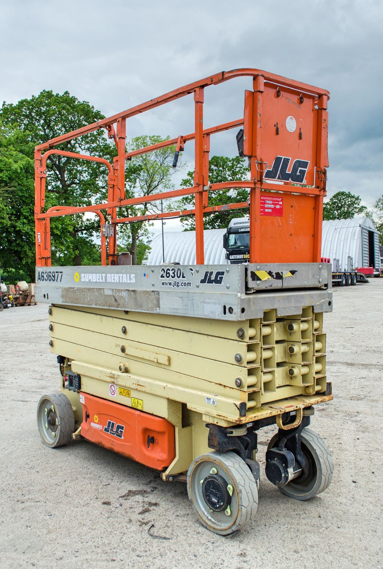 JLG 2630 ES battery electric scissor lift Year: 2014 S/N: 237301 Recorded Hours: 251 A636977 - Image 3 of 10