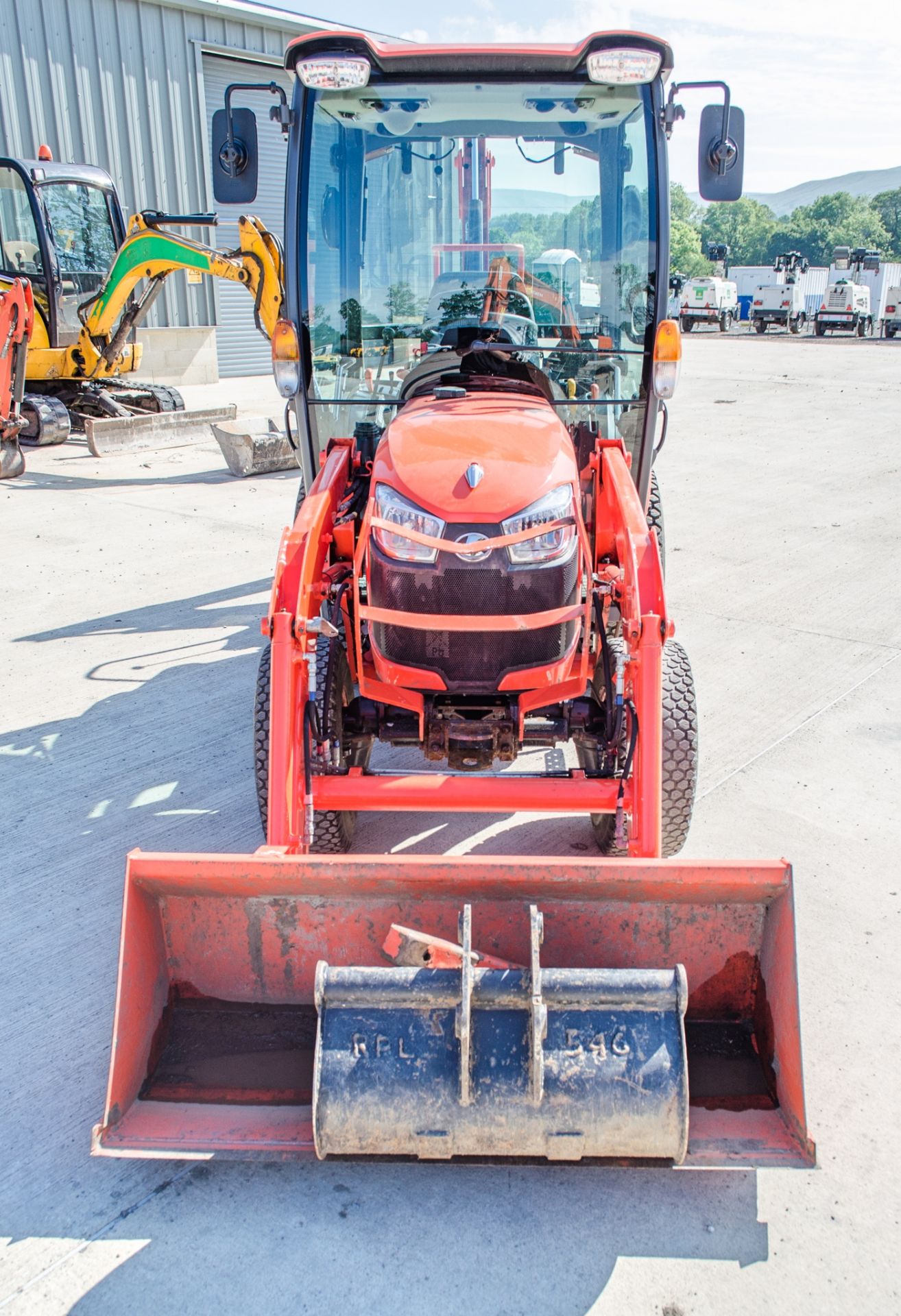 Kubota B2231 diesel driven tractor Year: 2018 S/N: 80005 Recorded Hours: 385 c/w LA424 loader, Lewis - Image 5 of 30