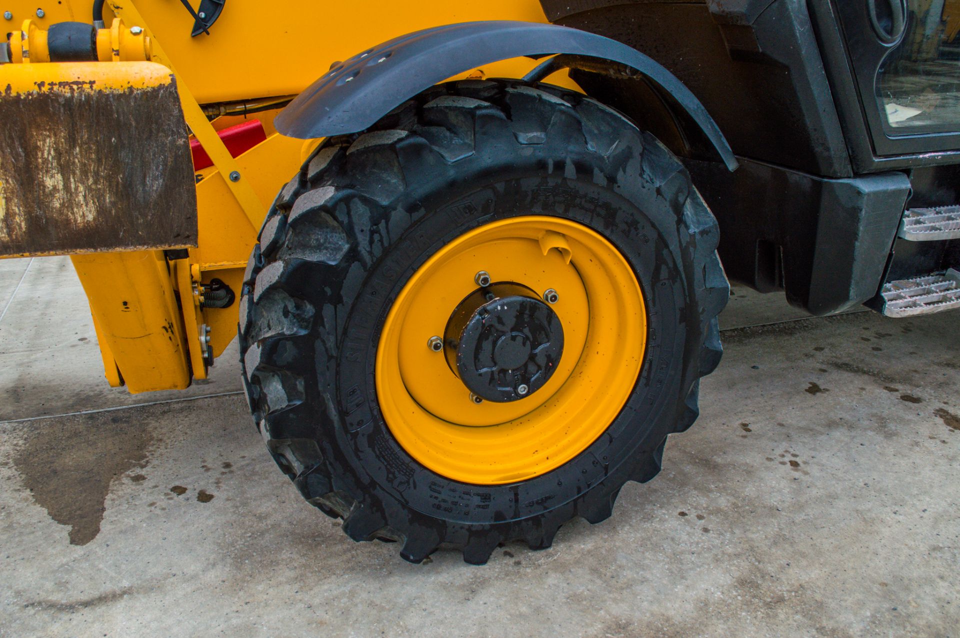 JCB 540-140 Hi-Viz 14 metre telescopic handler  Year: 2017 S/N: 2570141 Recorded Hours: 706 c/w sway - Image 9 of 27