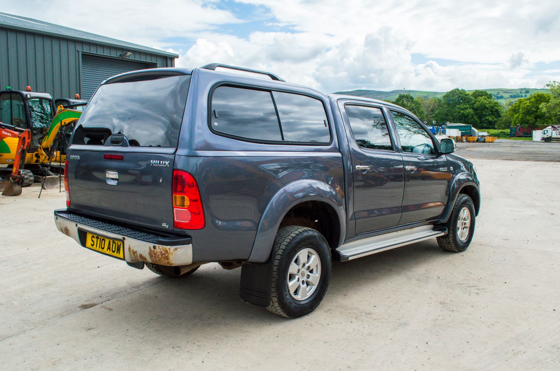 Toyota Hilux 2.5 D-4D 144 HL3 4wd manual double cab pick up Reg No: ST10 AOW Date of Registration: - Image 3 of 25