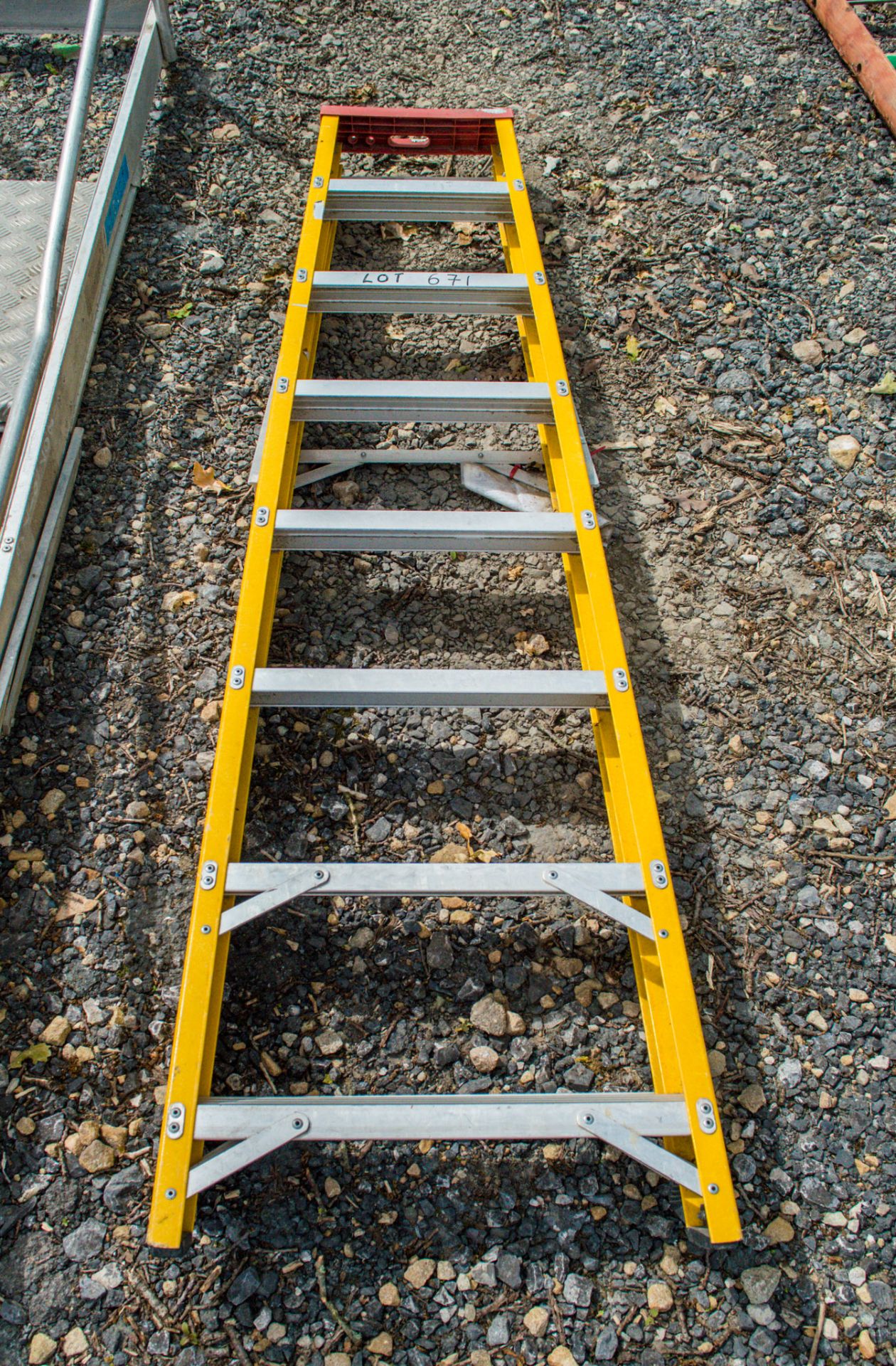 8 tread glass fibre framed step ladder 1901-0652