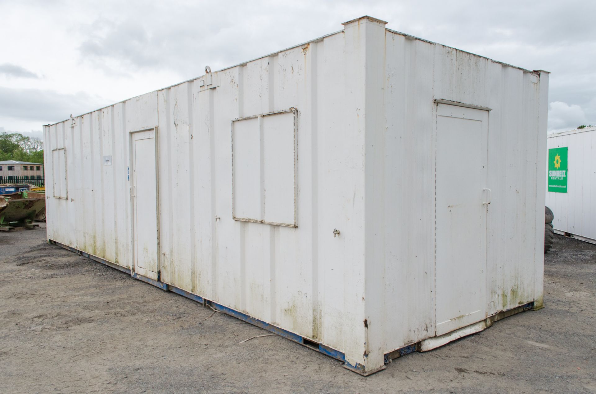 32 ft x 10 ft steel anti vandal site office unit c/w Key