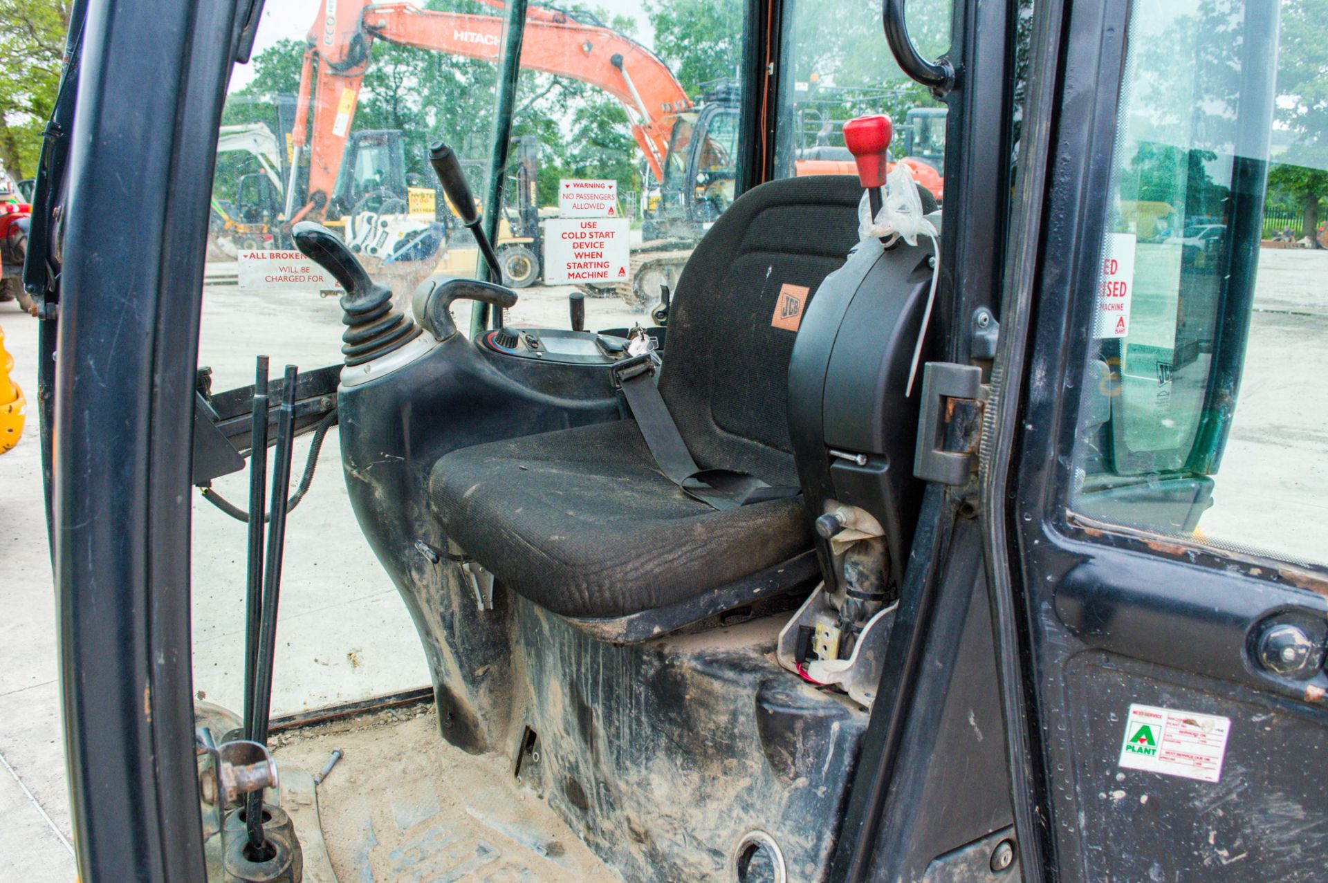 JCB 8018 CTS 1.8 tonne rubber tracked mini excavator Year: 2017 S/N: 583517 Recorded Hours: 3107 - Image 18 of 20