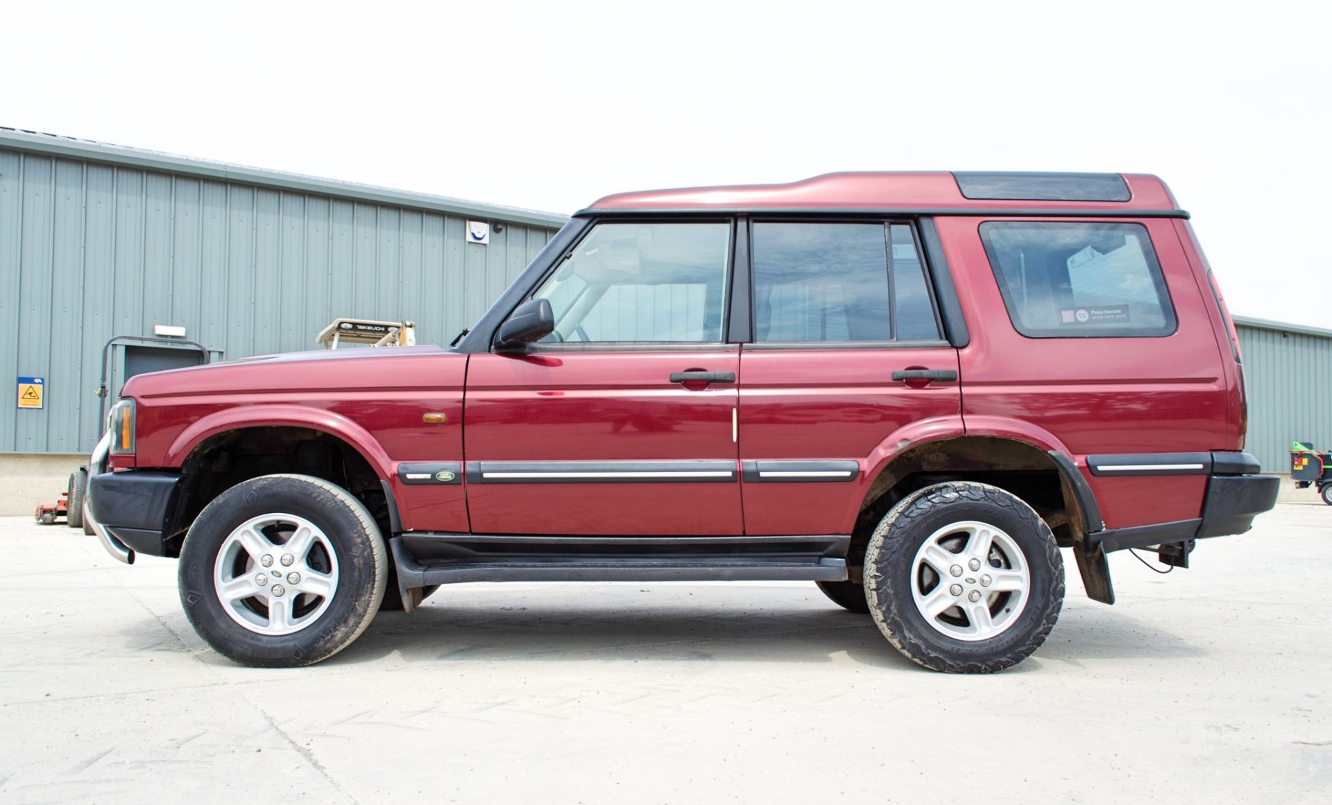 Land Rover Discovery TD5 2.5 manual 5 door estate car Registration Number: SD52 UKB Date of - Image 7 of 30