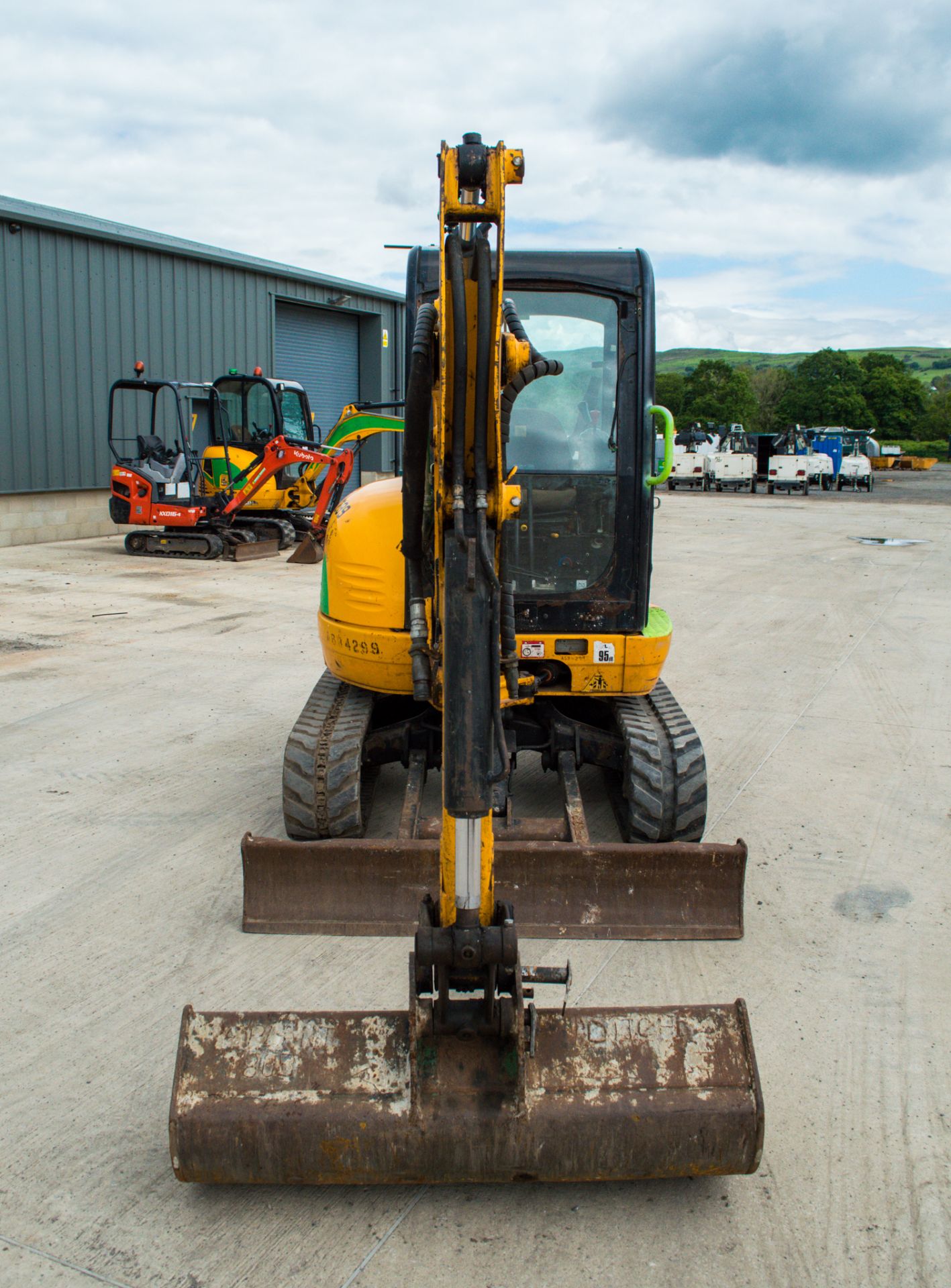 JCB 8030 3 tonne rubber tracked excavator Year: 2014 S/N: 2432103 Recorded Hours: 73831 piped, blade - Image 5 of 22