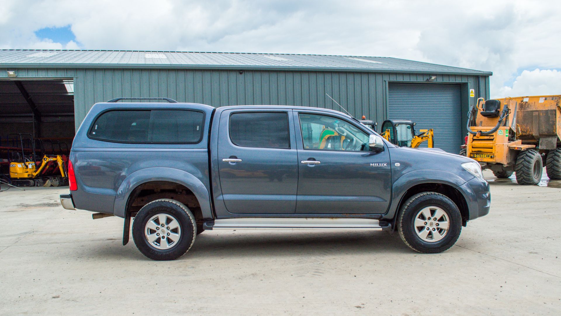 Toyota Hilux 2.5 D-4D 144 HL3 4wd manual double cab pick up Reg No: ST10 AOW Date of Registration: - Image 8 of 25