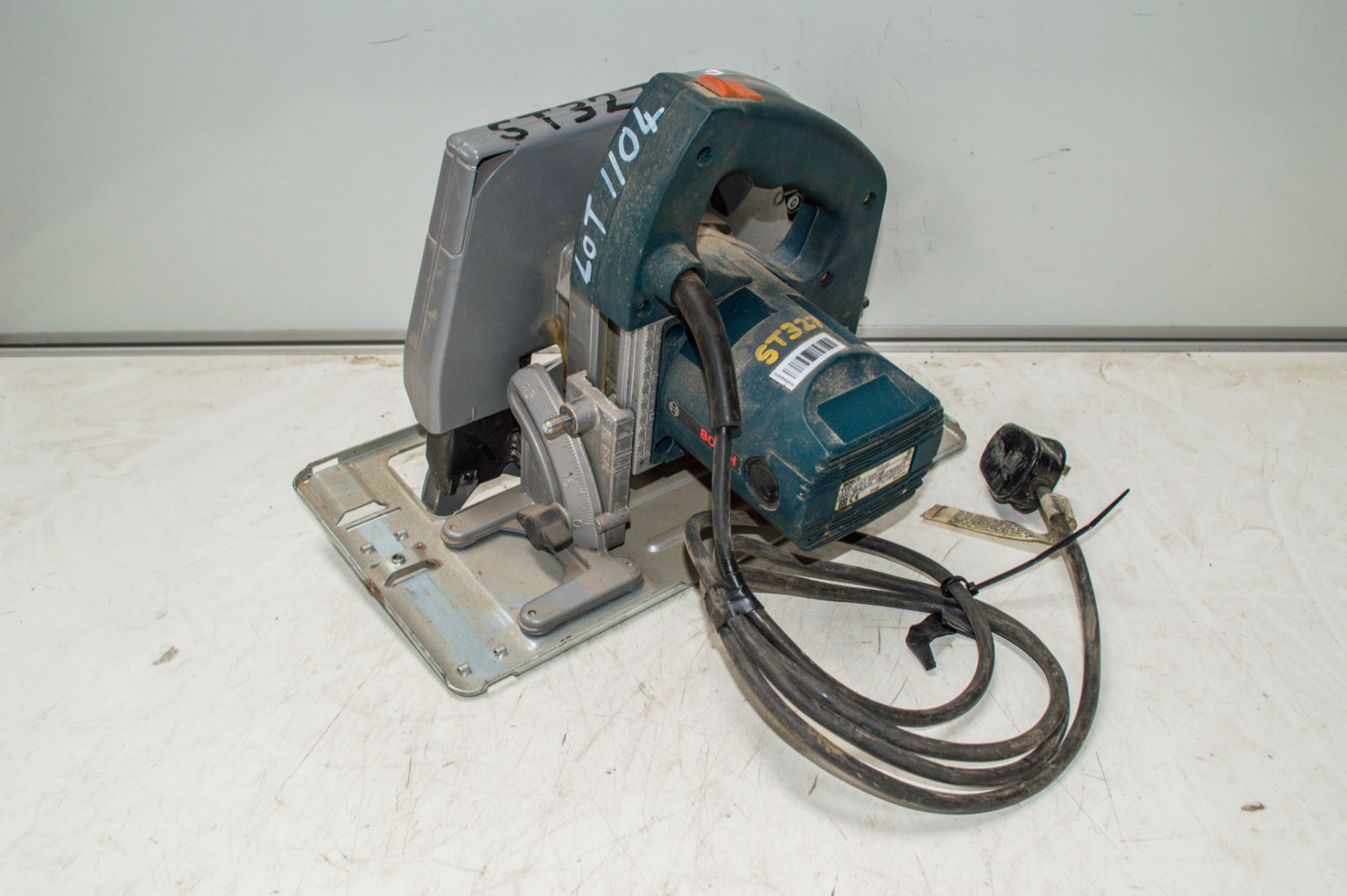 Bosch GKS 85S 240v circular saw ST327 - Image 2 of 2