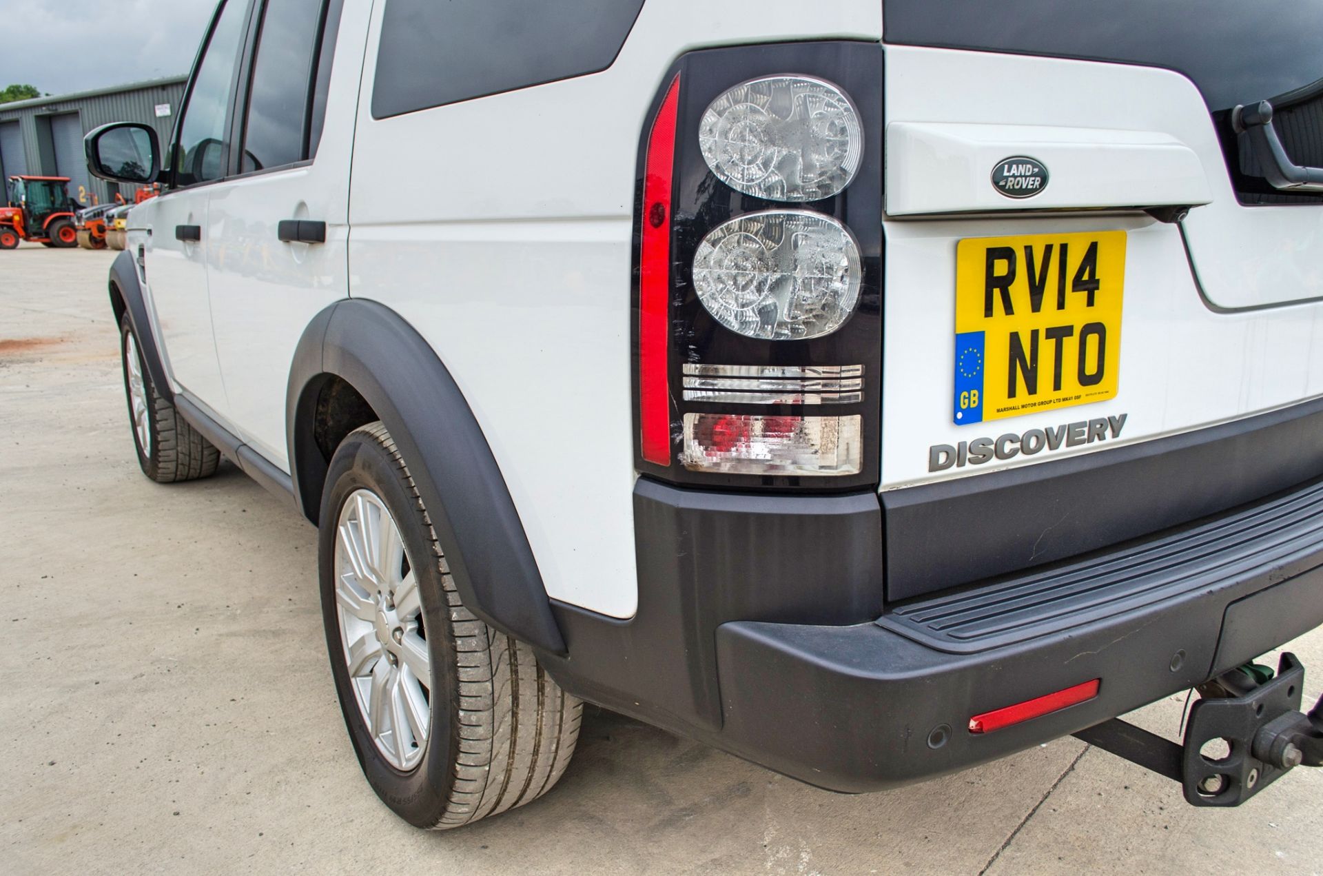Land Rover Discovery 4 3.0 SDV6 255 XS Commercial 4x4 utility vehicle Registration Number: RV14 - Image 11 of 33