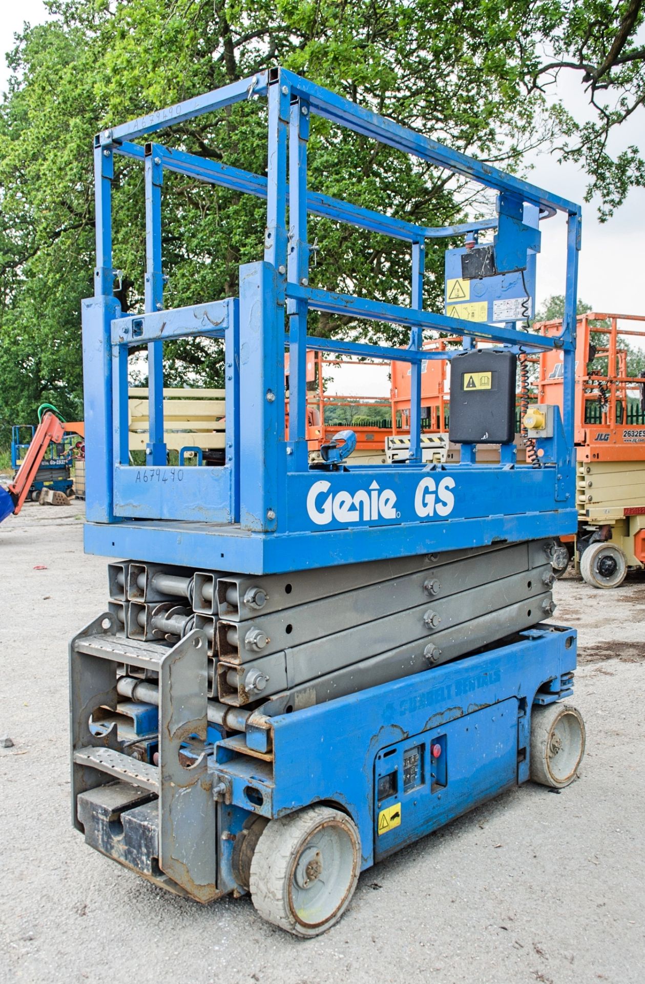 Genie GS1932 battery electric scissor lift Year: 2015 S/N: 14793 Recorded Hours: 180 A679490 - Image 3 of 9